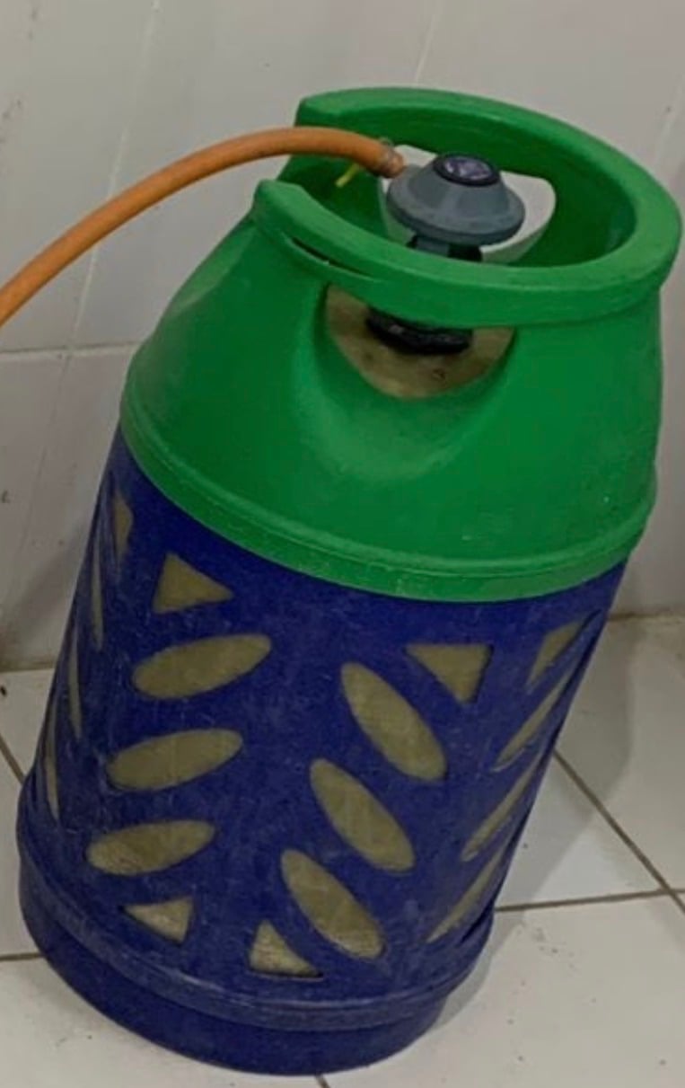 Gas Cylinder 12kg with regulator and pipe - Image 1