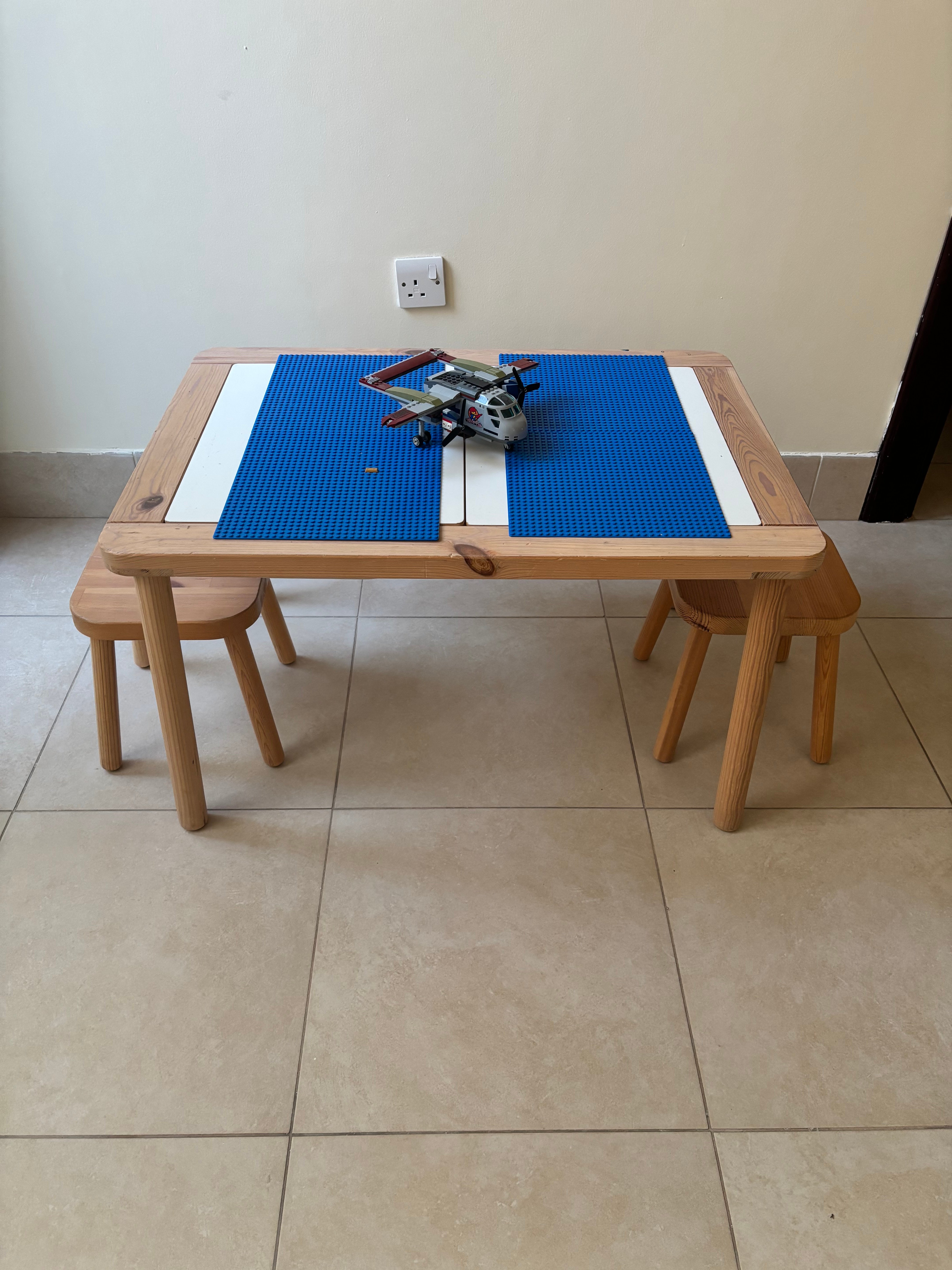 Lego table - Image 1