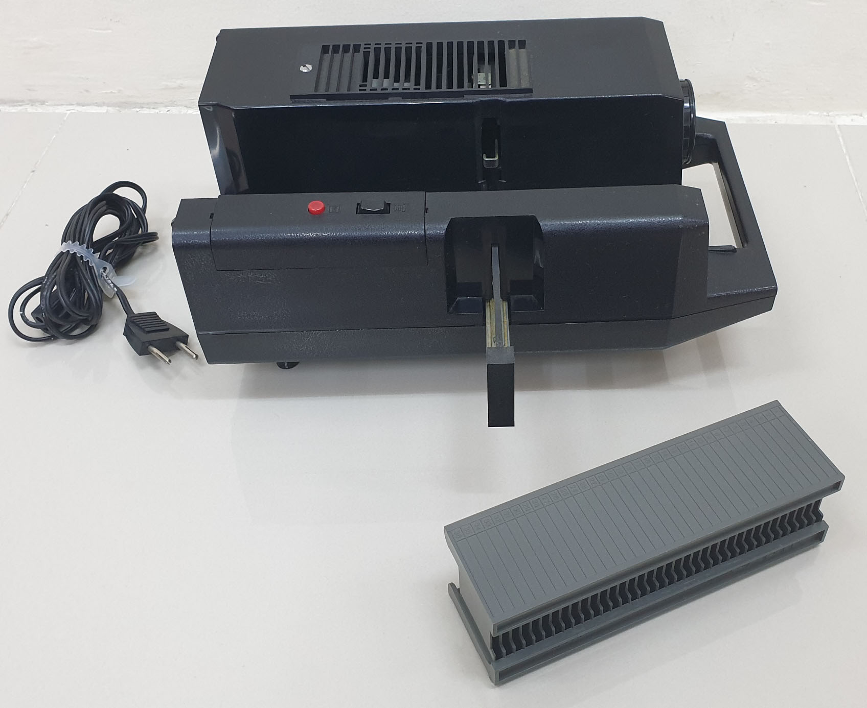 35mm Slide Projector – Cabin 1300A - Vintage - Image 8