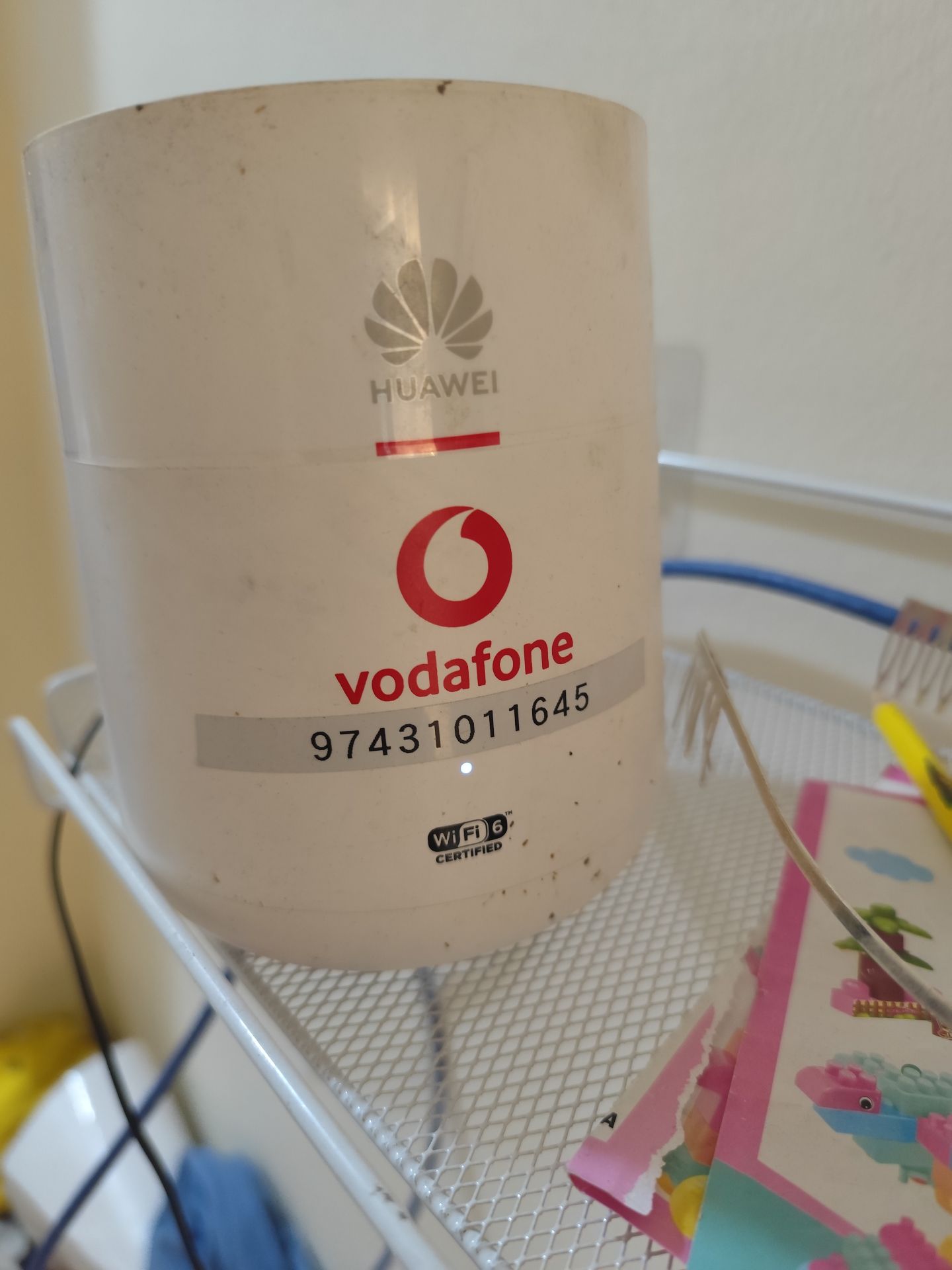 Huawei OptiXstar K562 Vodafone GigaHub router Wi-Fi 6 mesh - Image 1