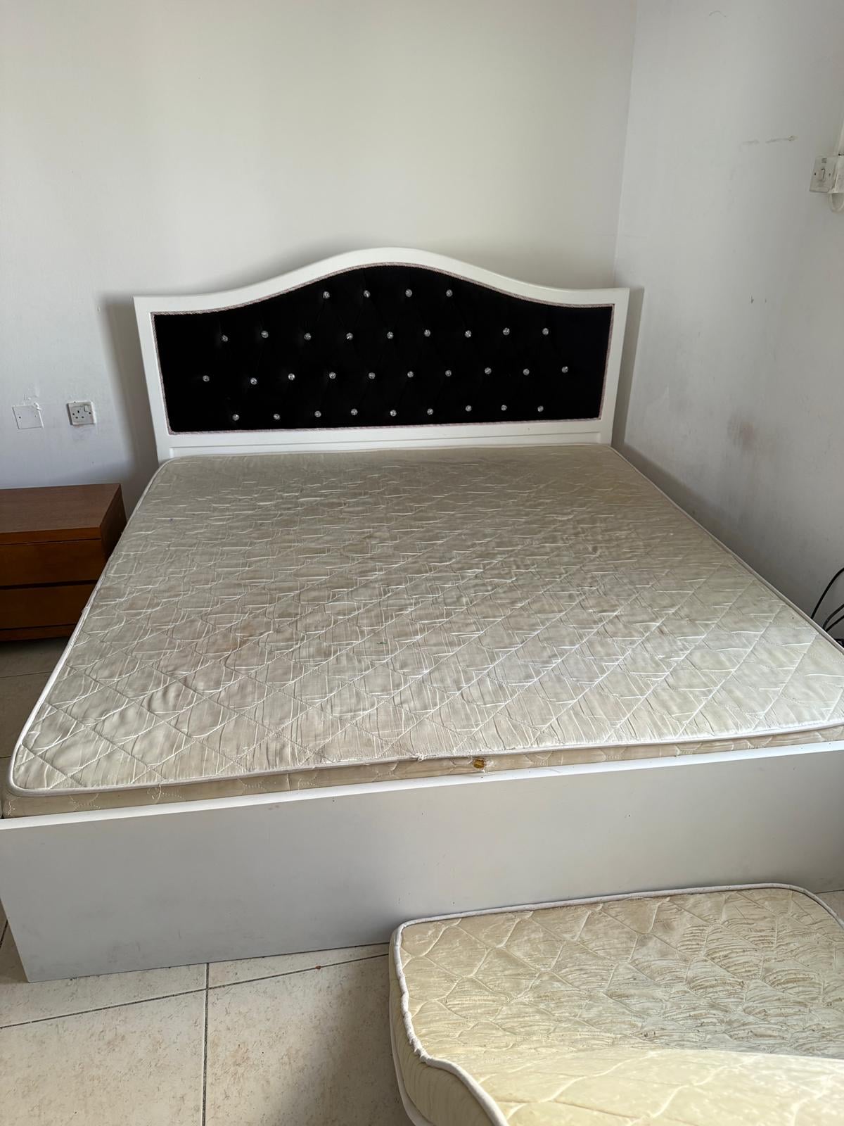 Used bed and item - Image 2