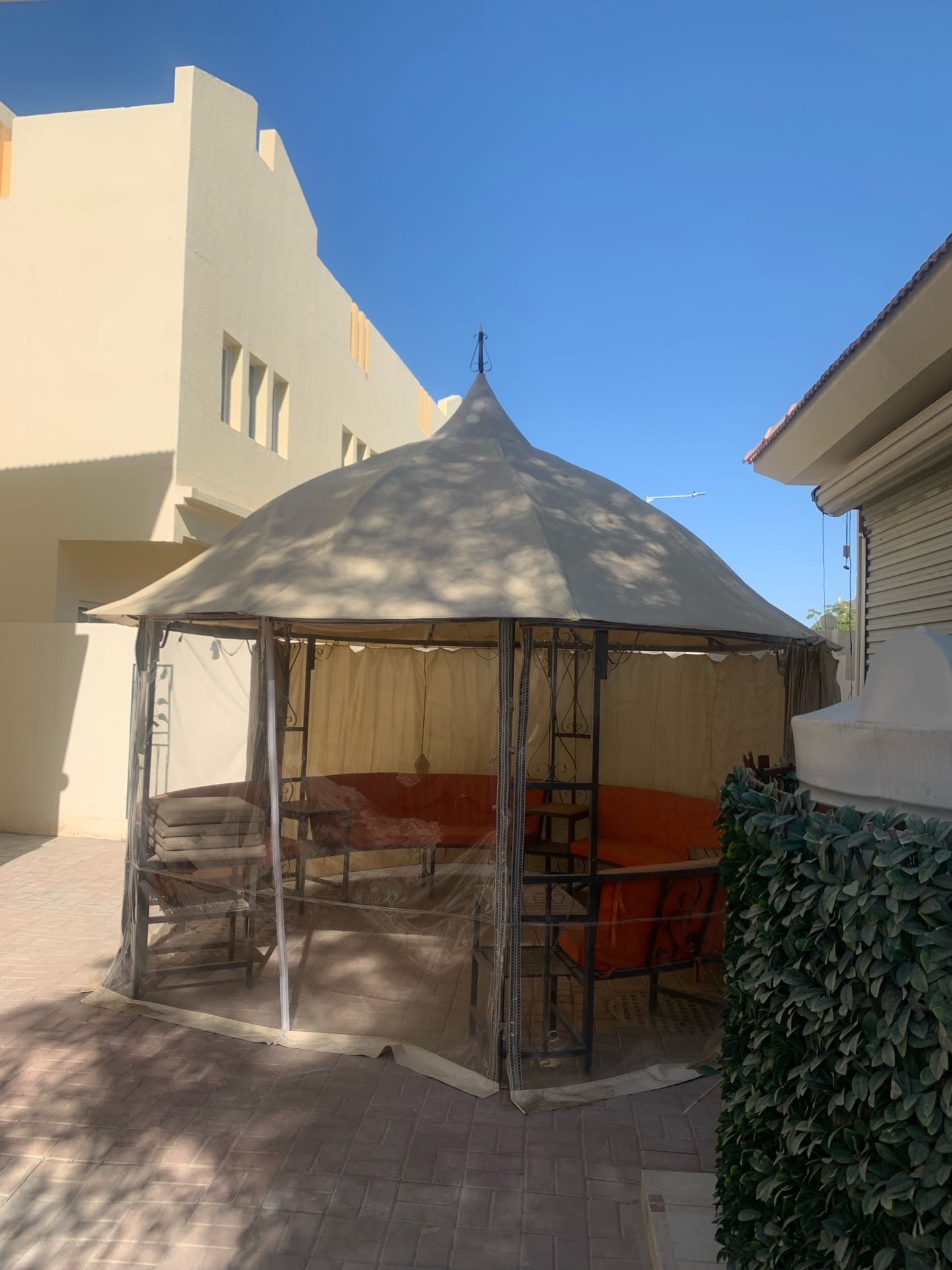 Outdoor tent - Image 1