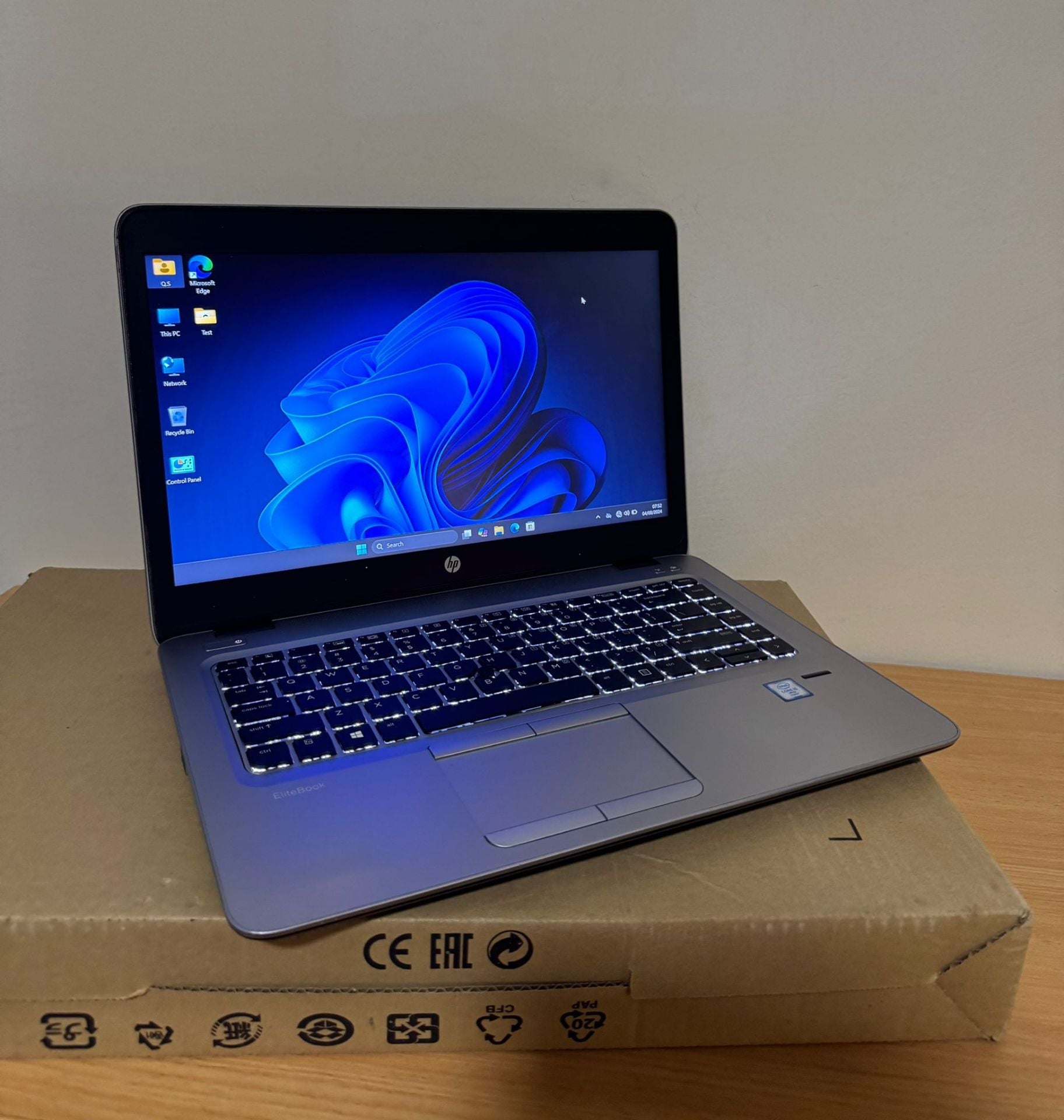 Hp 
Elitebook 840g3 
Ram 8 gb
Ssd 256 gb 
Core i5 
14 inch 
 - Image 4