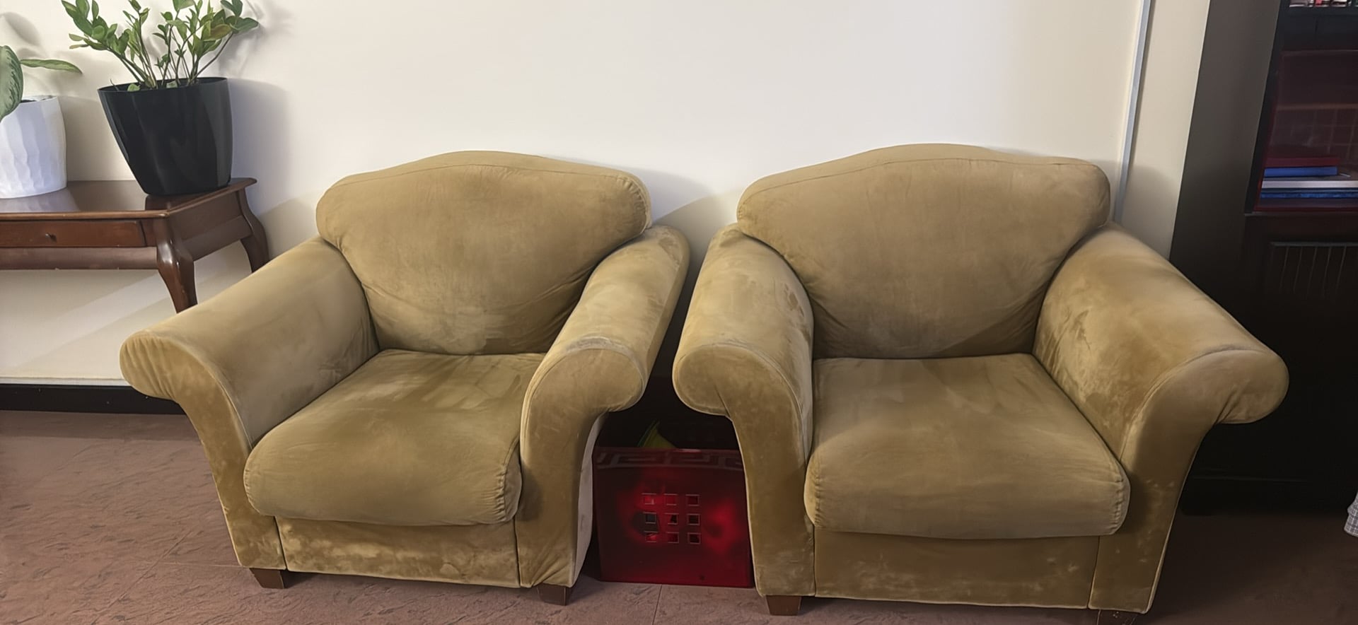 SOFA AND DINING TABLE - Image 3
