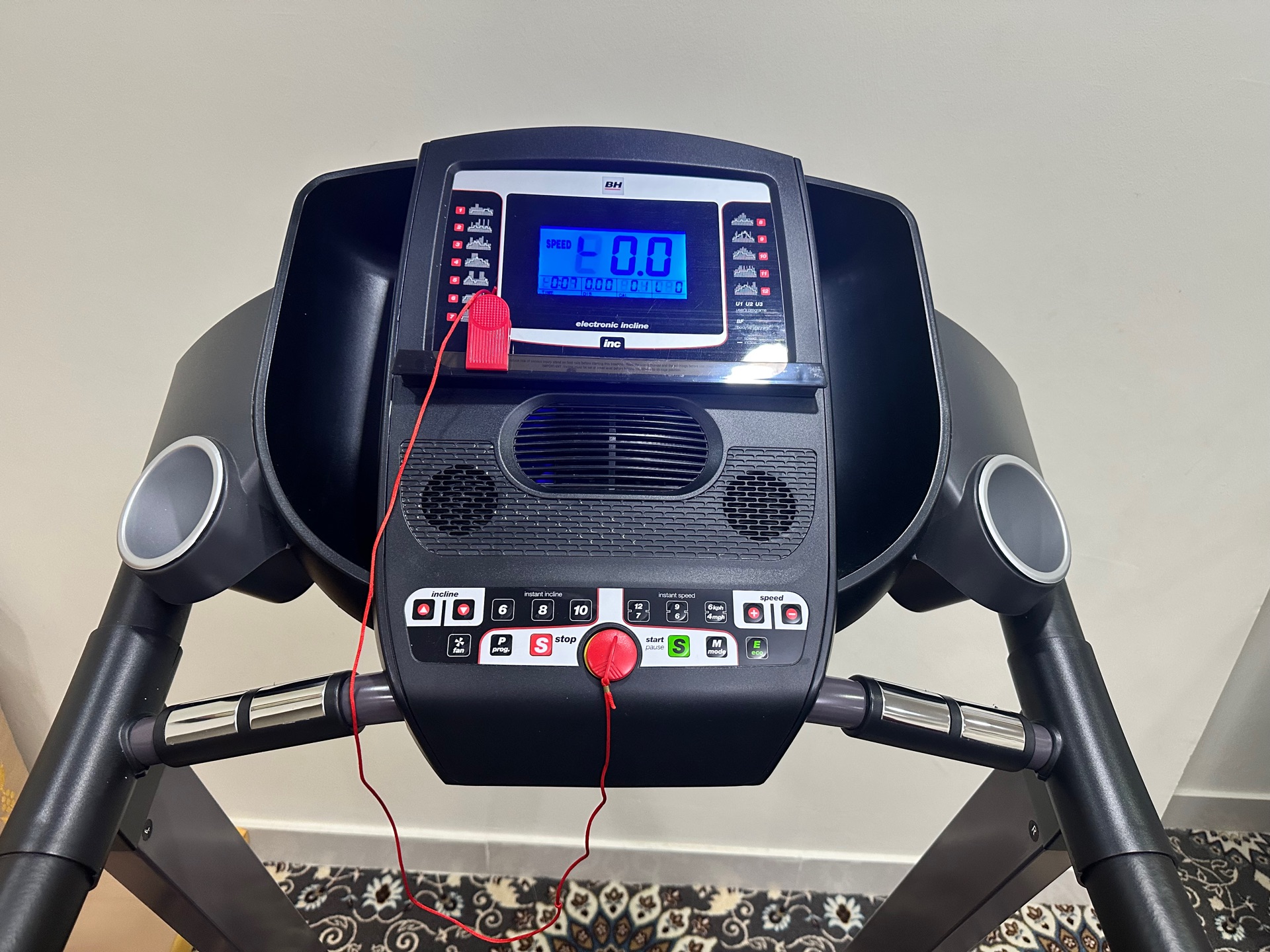 B H treadmill, like new - Image 3