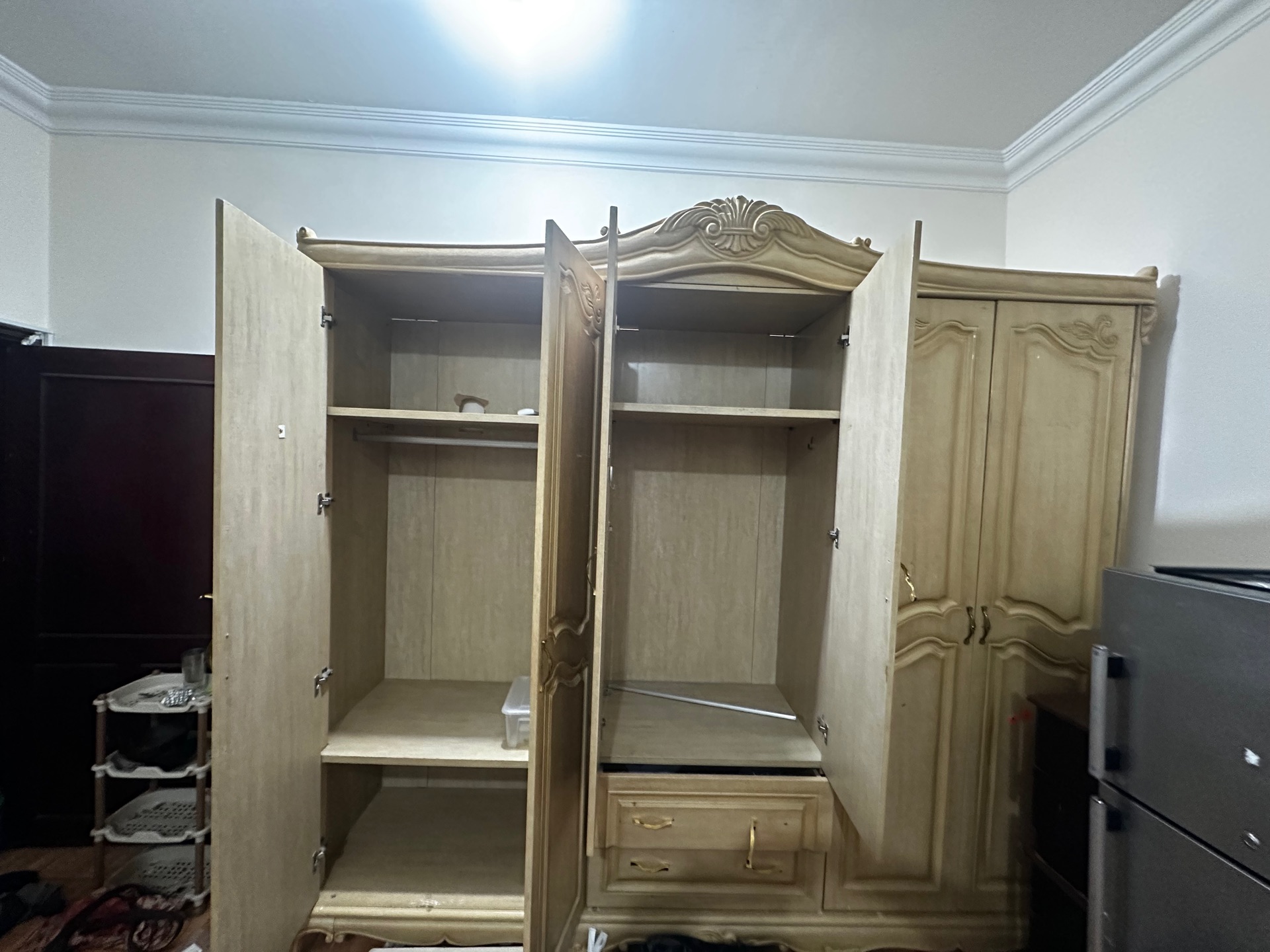 مجاناً (رف عند 150 ريال واحصل على طاولة جانبية وطاولة مجاناً) - Image 3