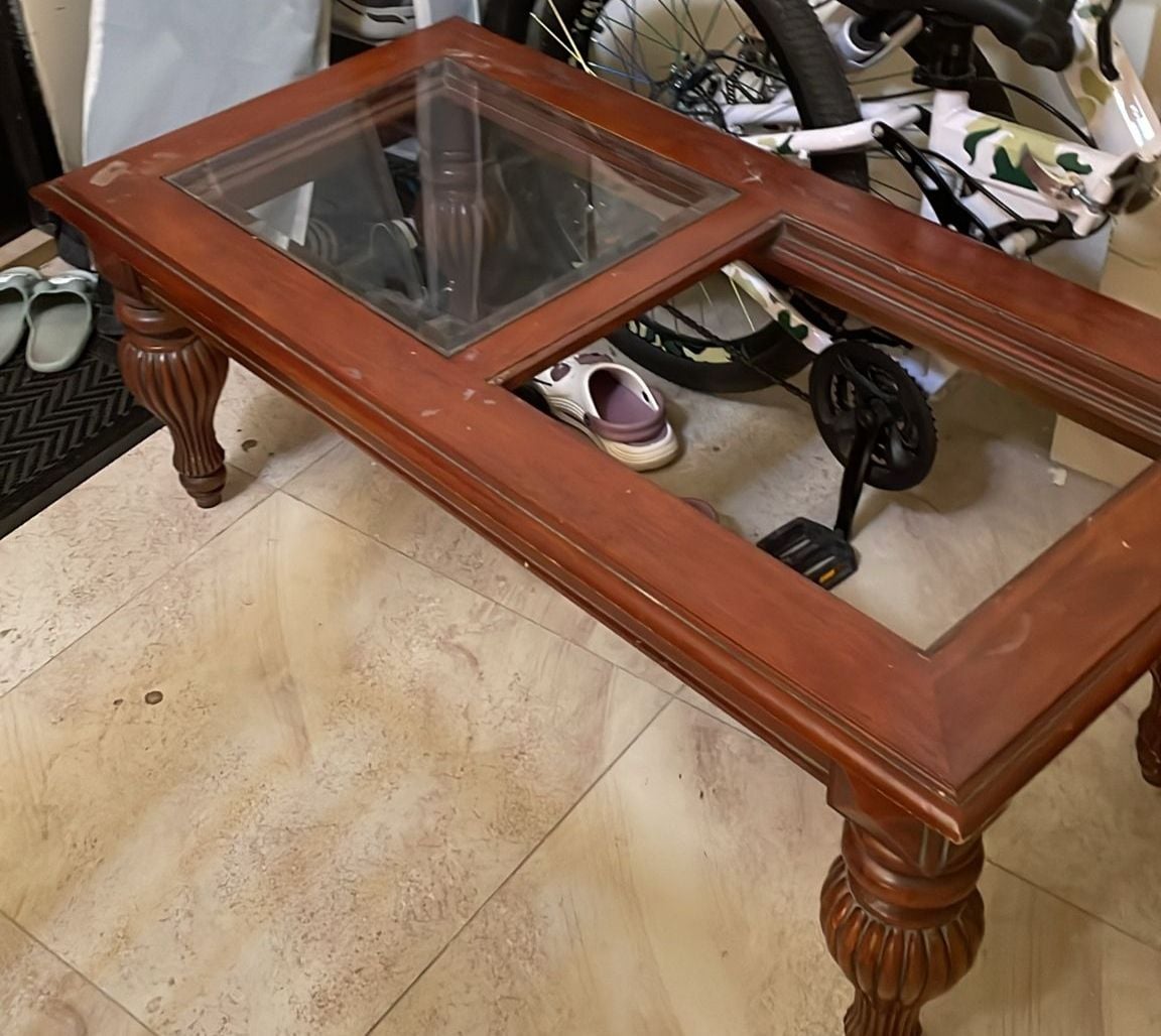 Tea table/ coffee table  - Image 4
