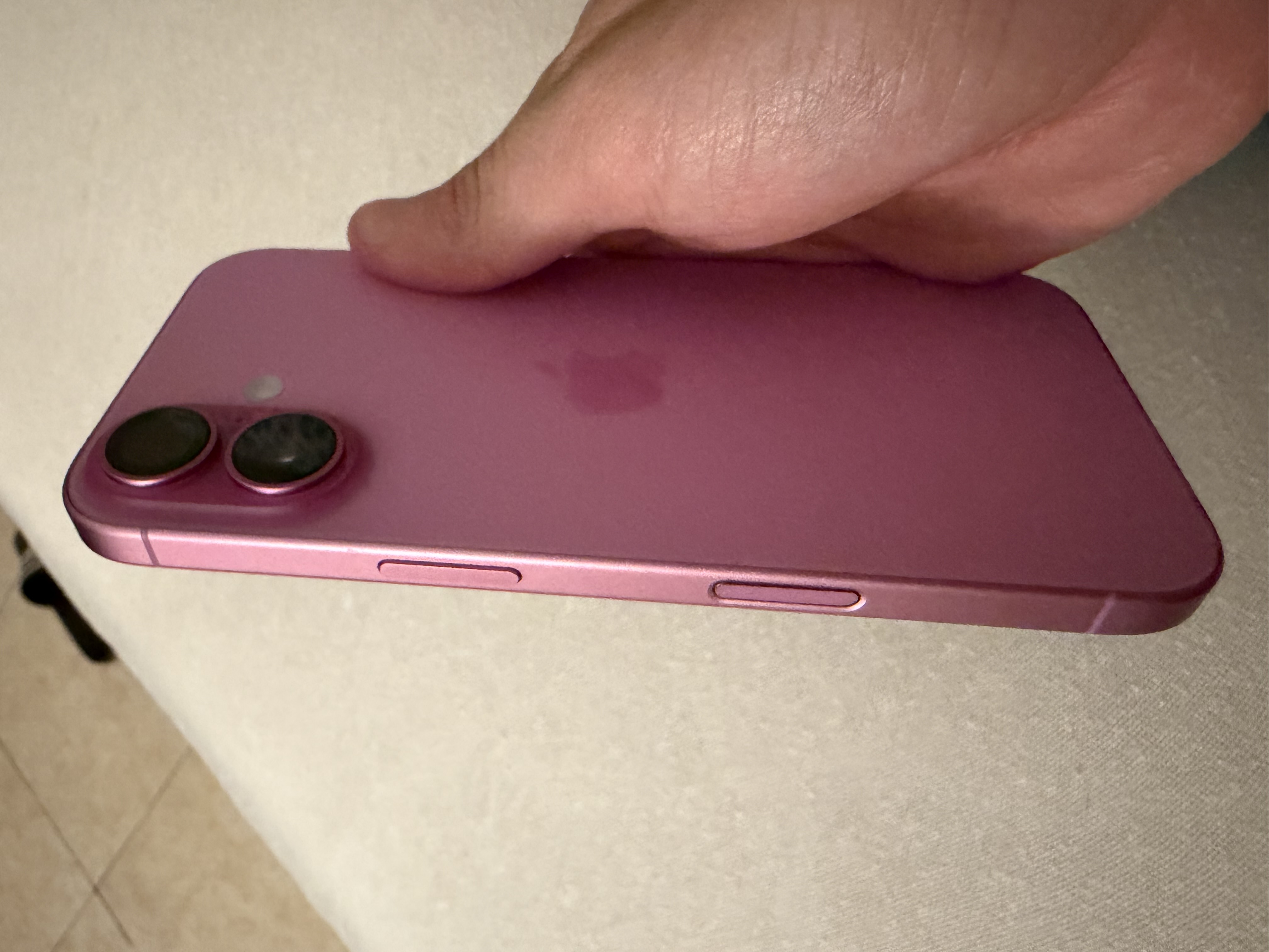 Iphone 16 128 gb with box - Image 3