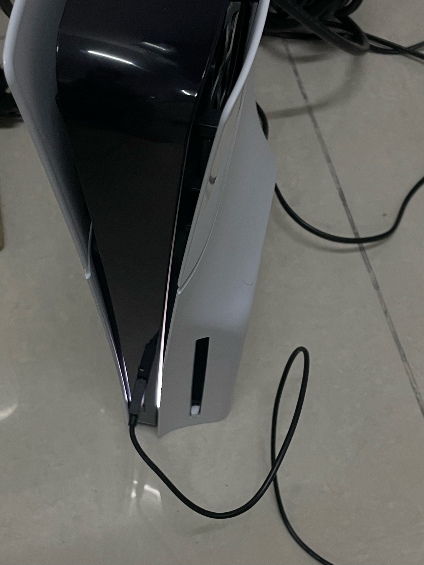 P5S slim disc 1tb with 20 games and ps plus and Netflix membersh under warranty  - Image 3