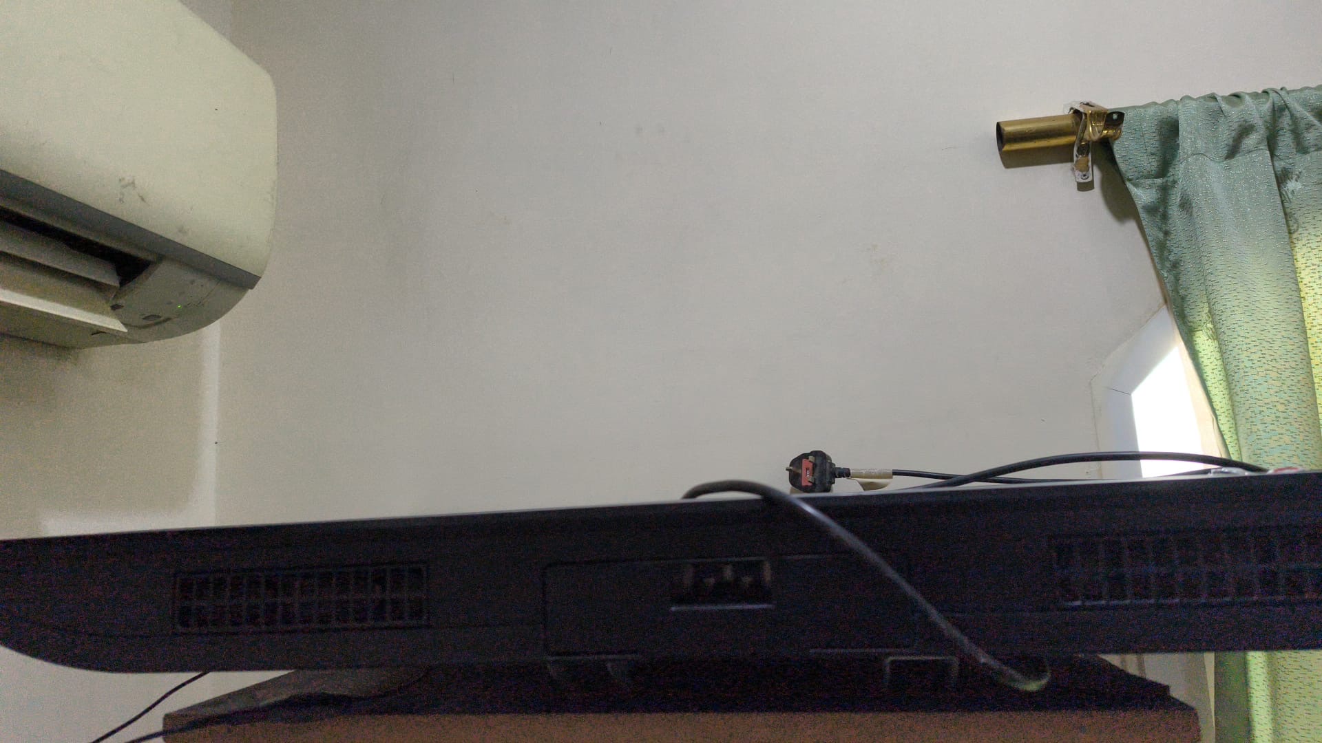 LG TV FHD - Image 2