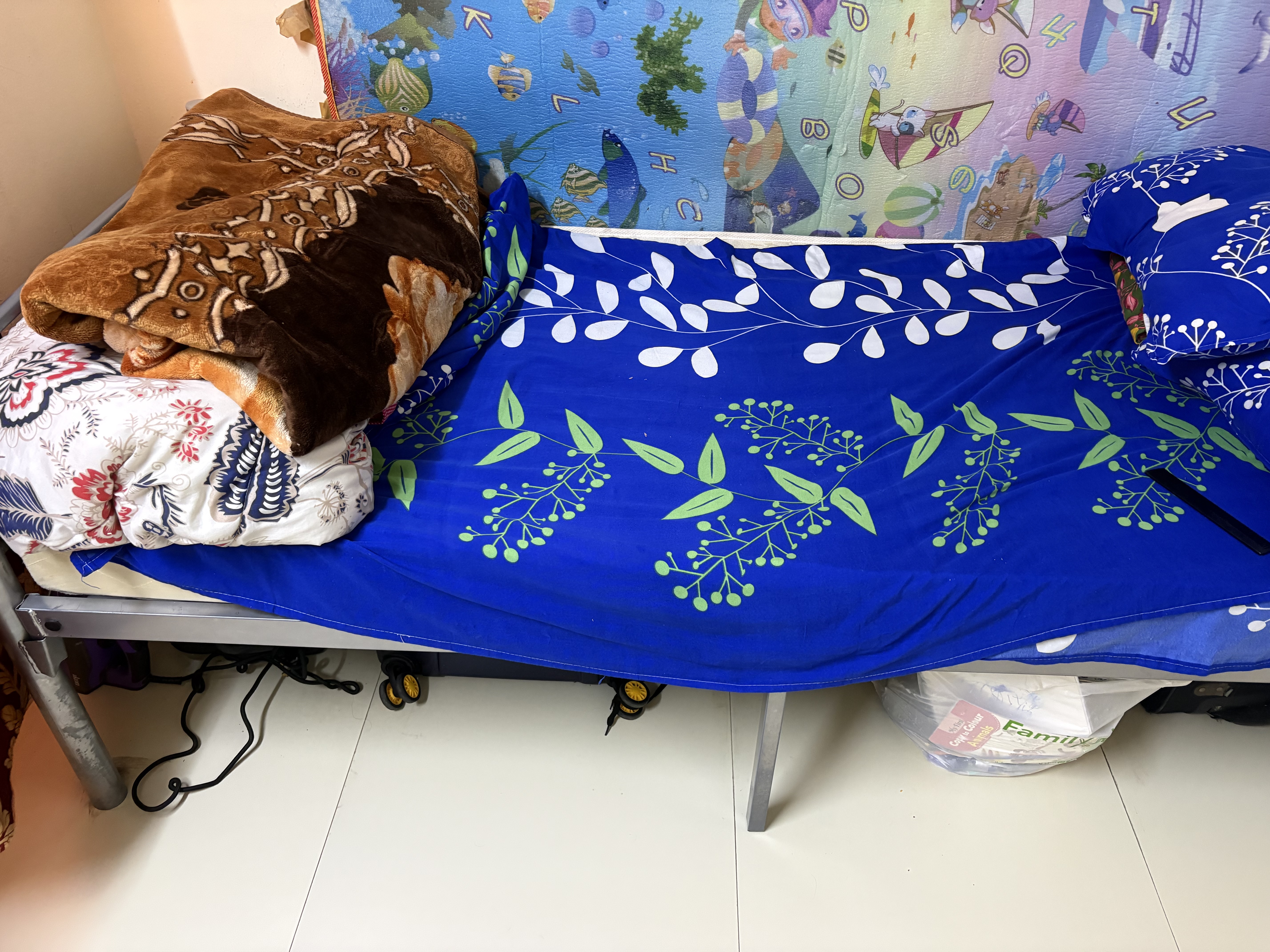 Bed with mattress and wardrobe - Image 4