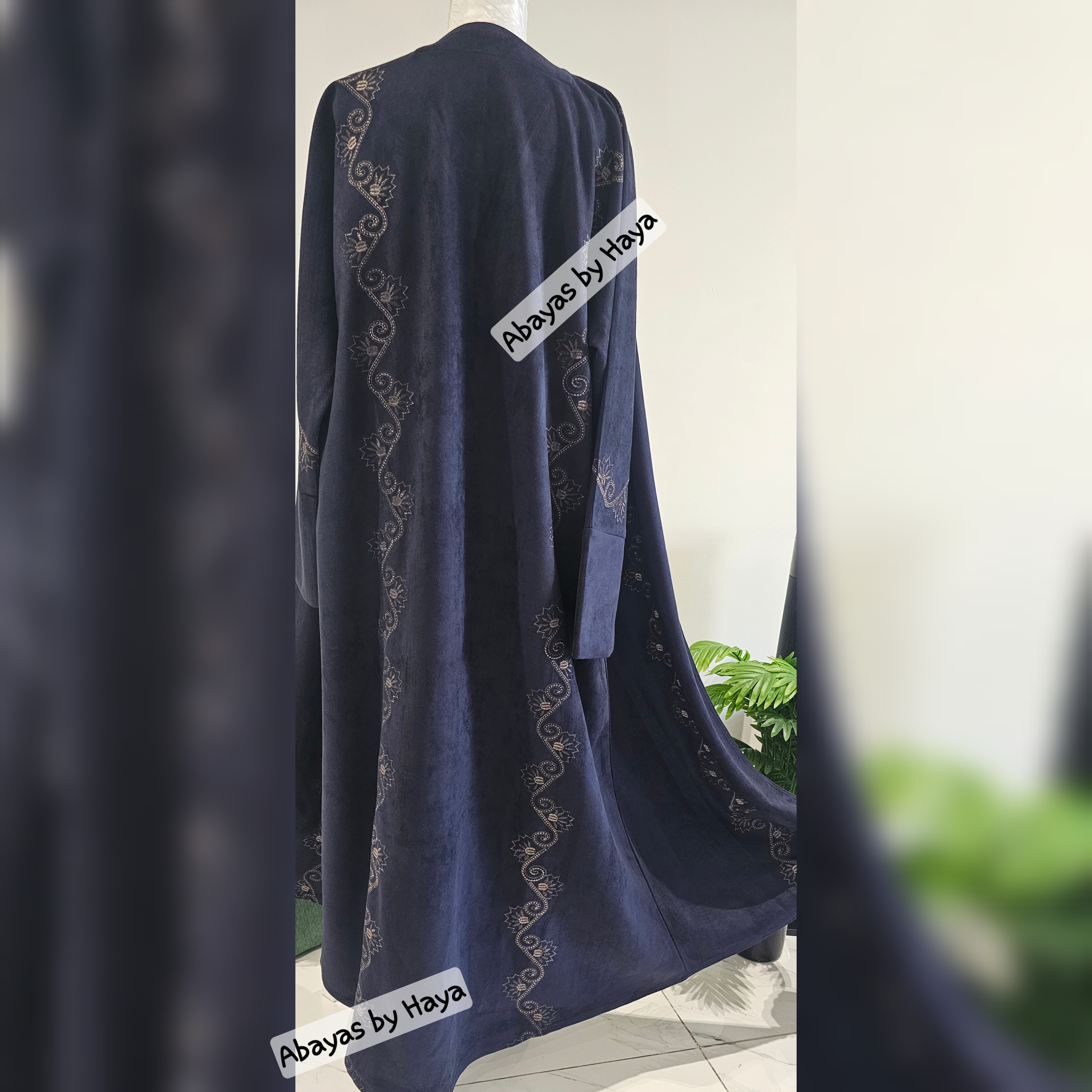 Elegant Abayas in Qatar.(Prices vary depending on the article) - Image 5