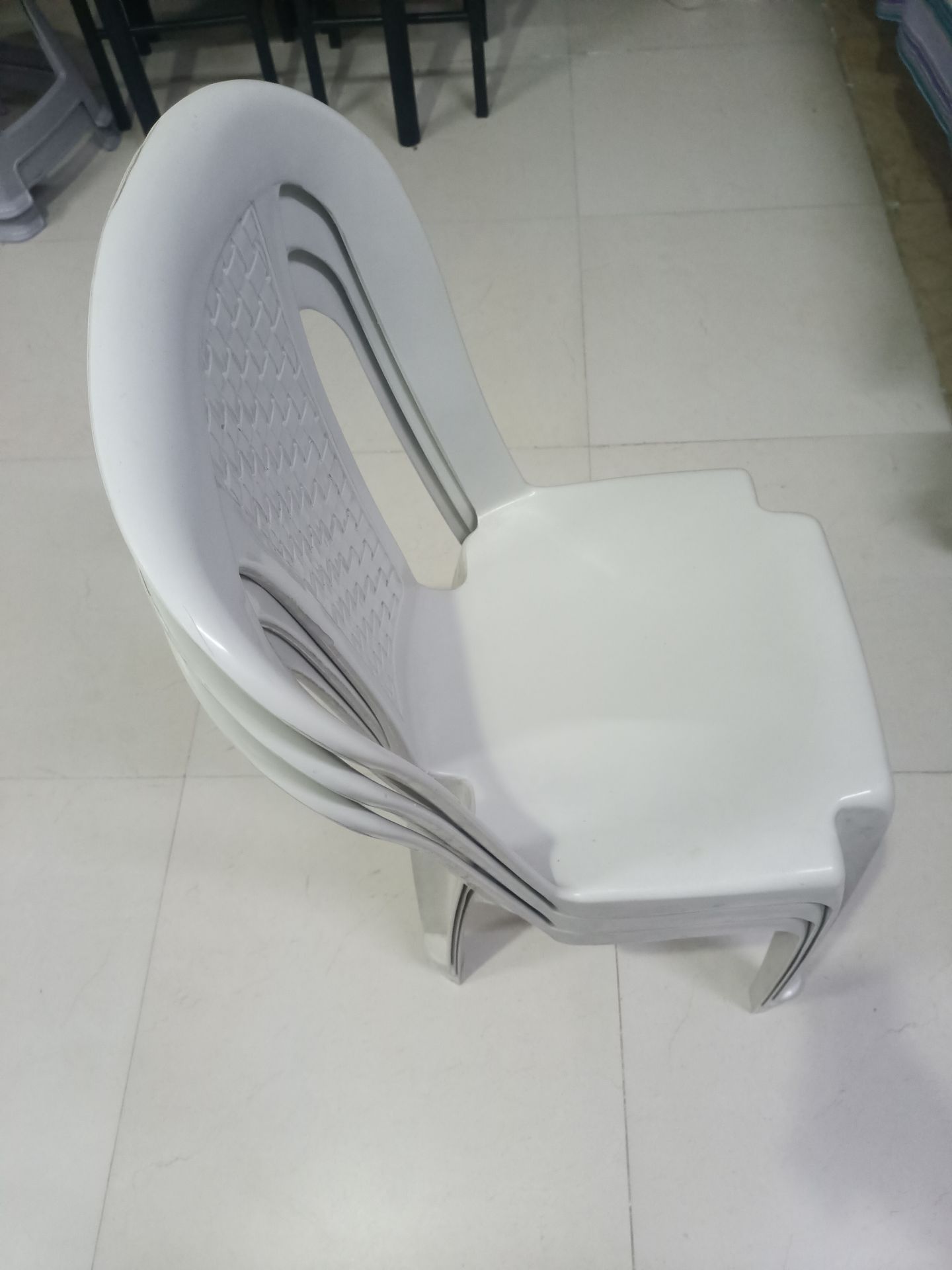 Plastic chair  - Image 2