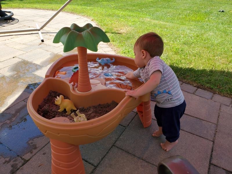 Step 2 kids volcano water table - Image 2