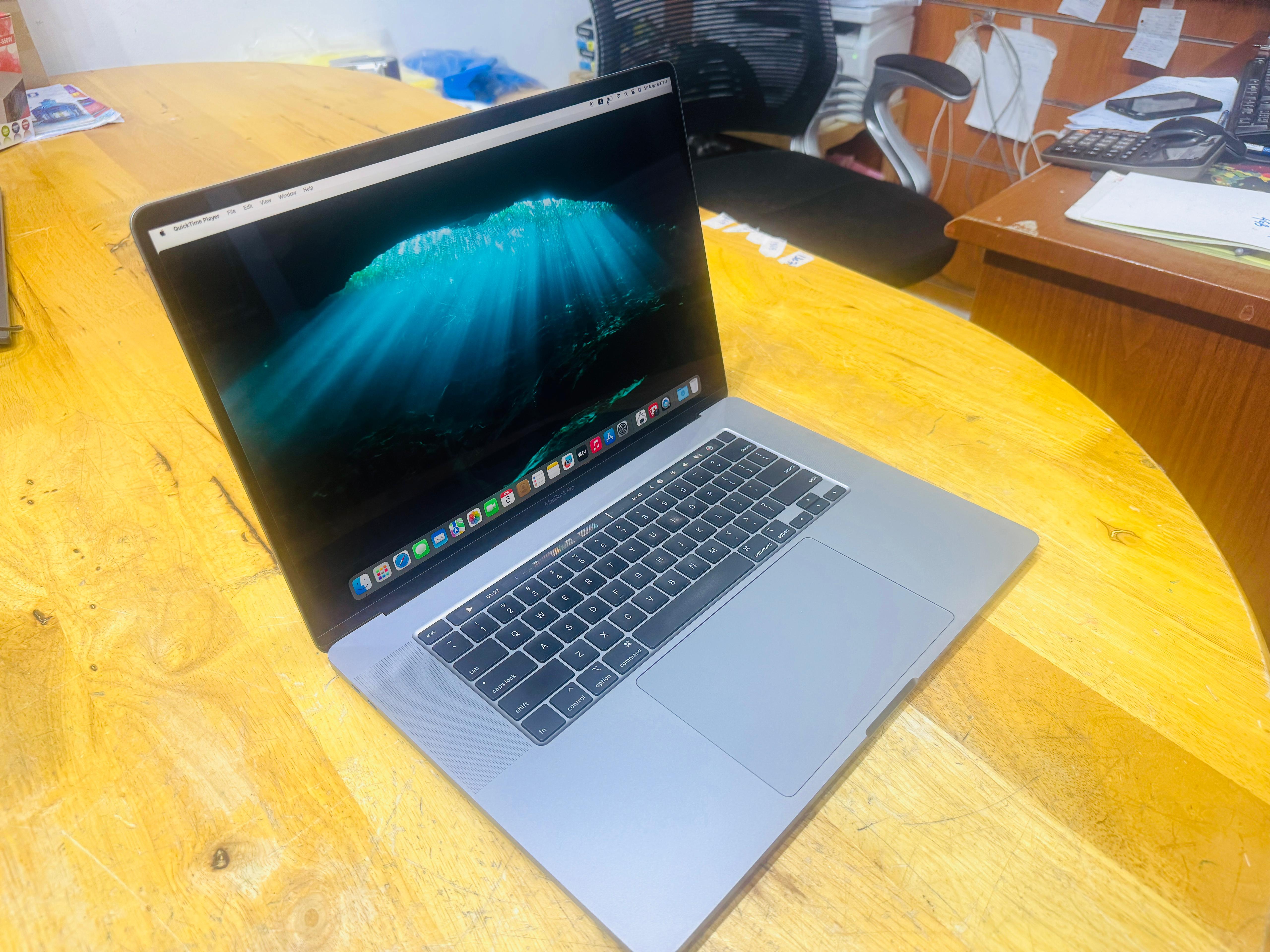 APPLE MACBOOK PRO 16-INCH : CORE i9 - 4GB GRAPHICS CARD - Image 5