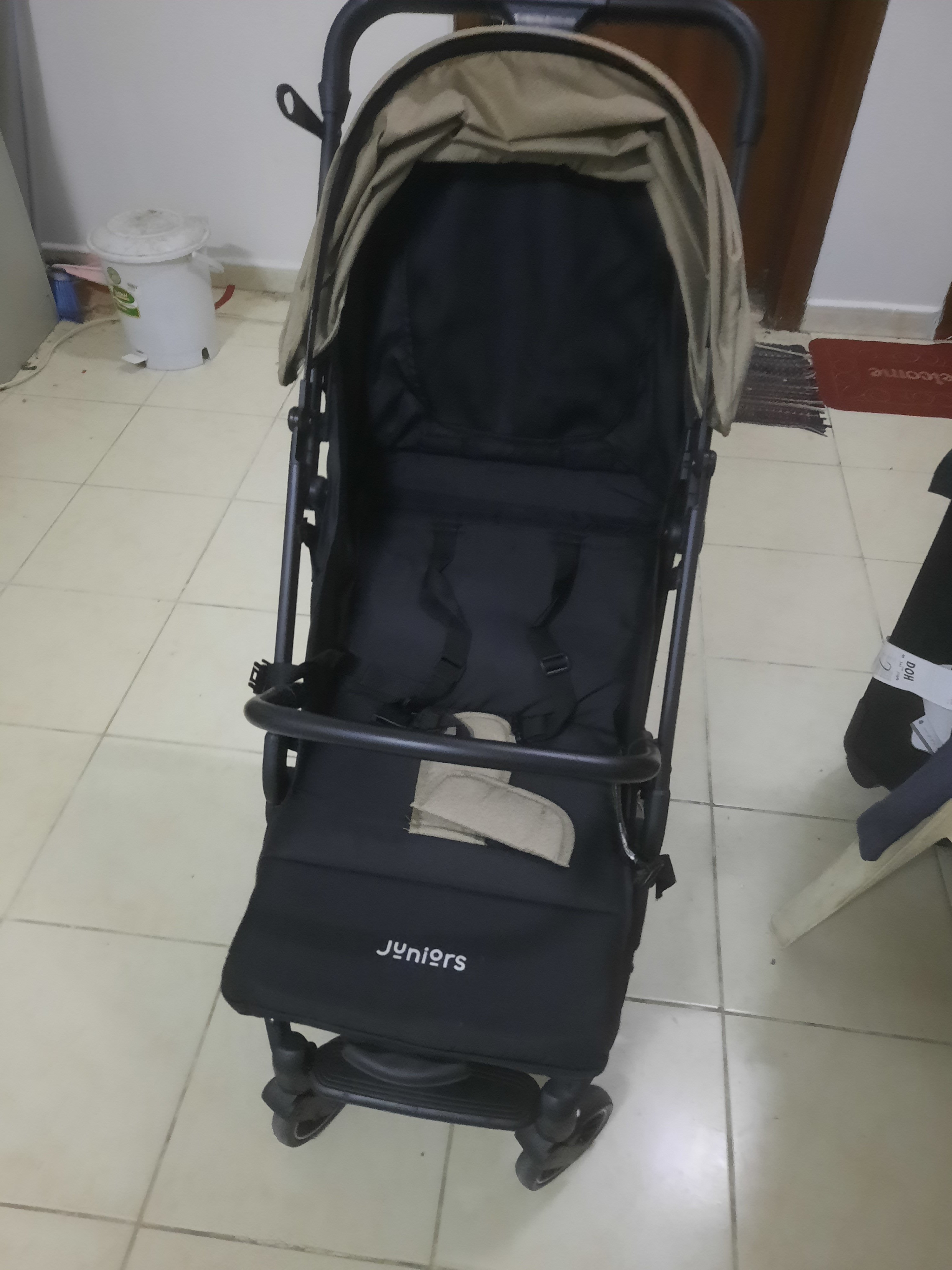 عربة أطفال Juniors بحالة ممتازة - Image 1