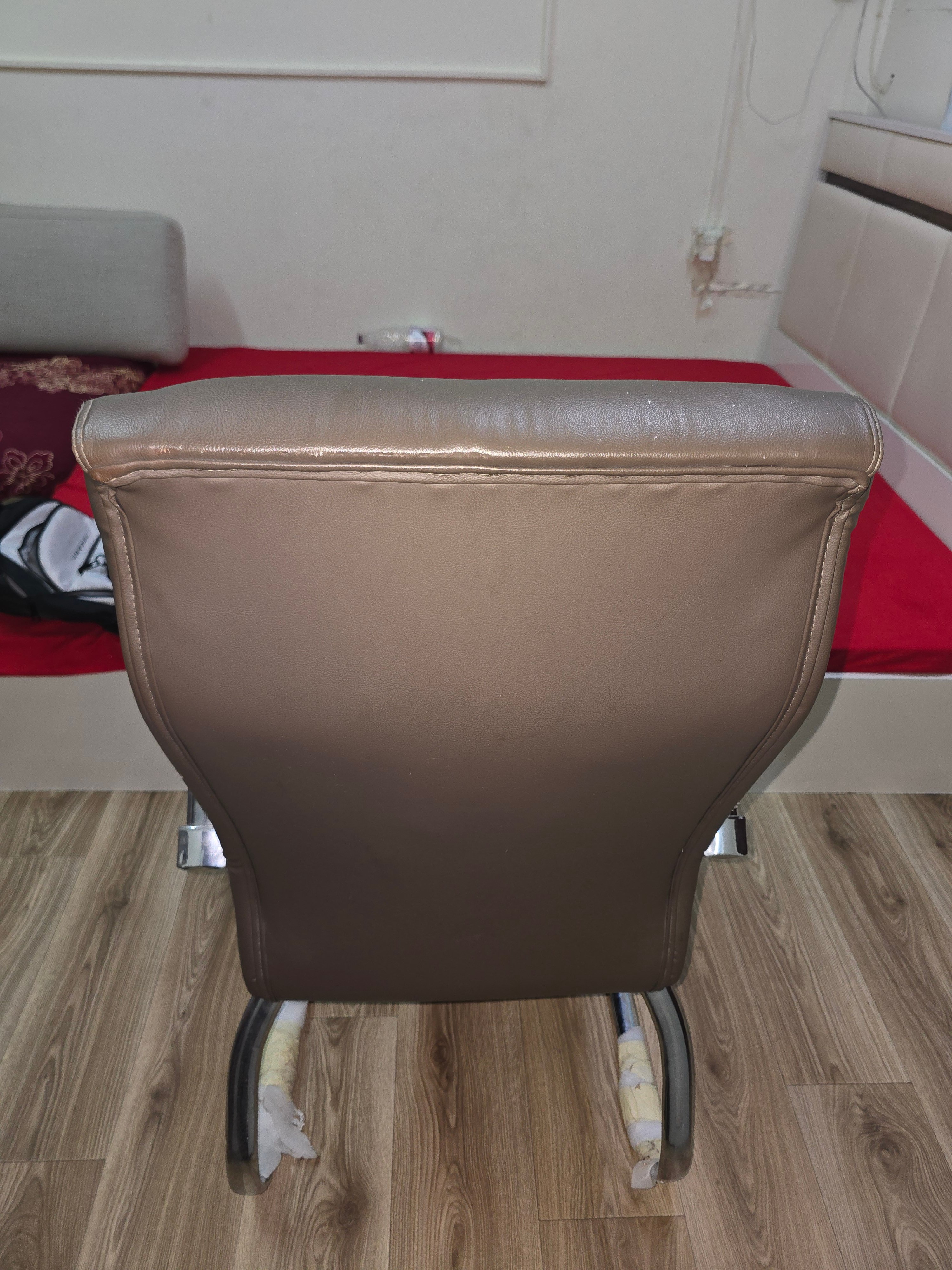 Leather Chear Urgent Seal QR 200 only - Image 4