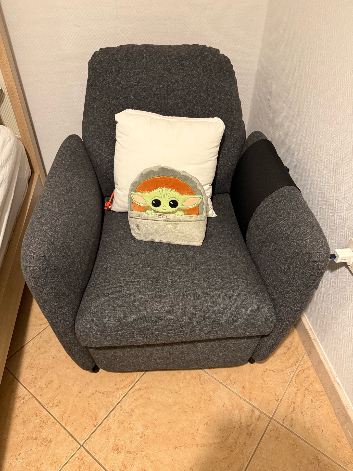 Mini office and lazyboy  - Image 2