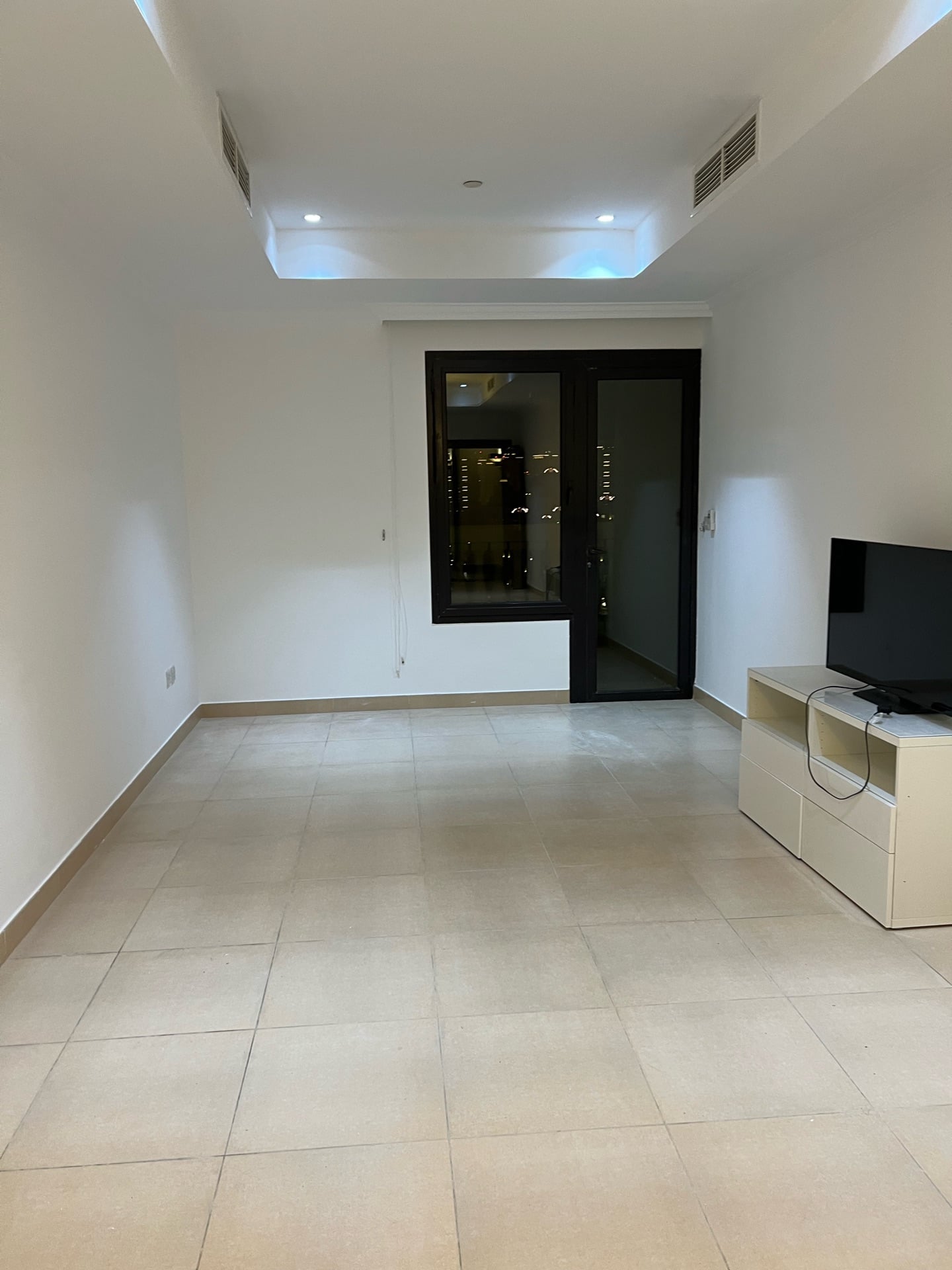 TV UNIT - Image 1
