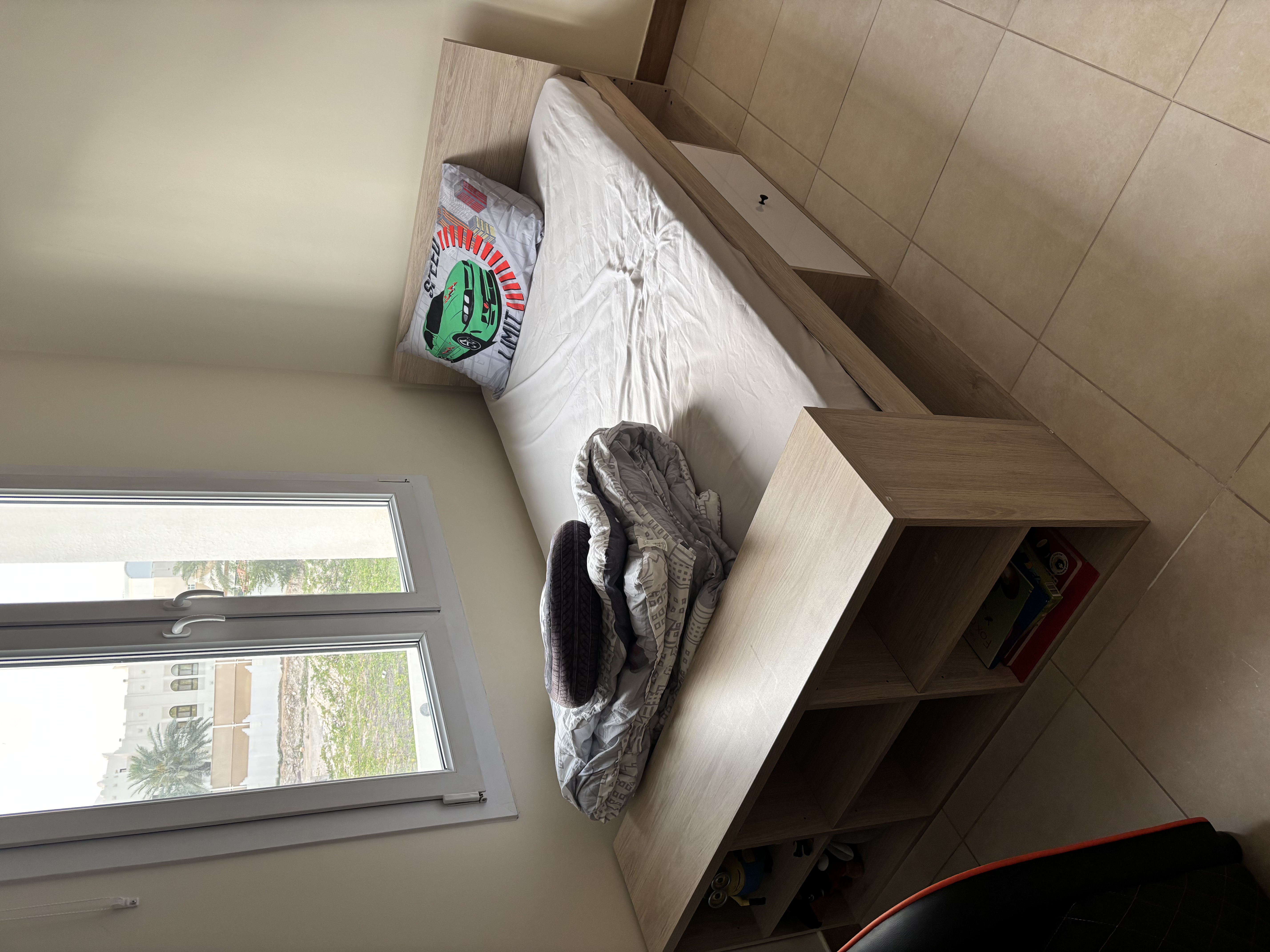 Bed with mattress  - Image 4