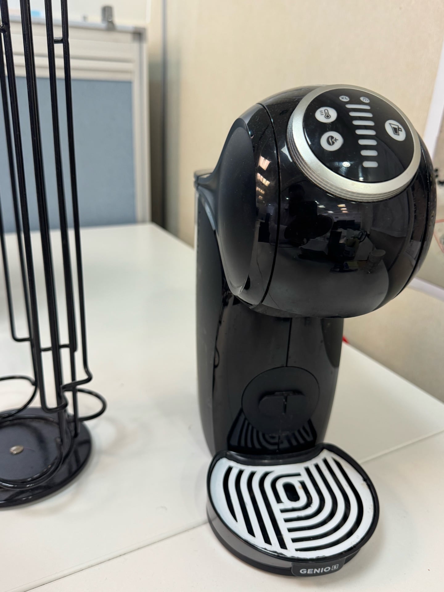 Chance DeLonghi Genio S- Dolce Gusto Coffee Machine - Image 3