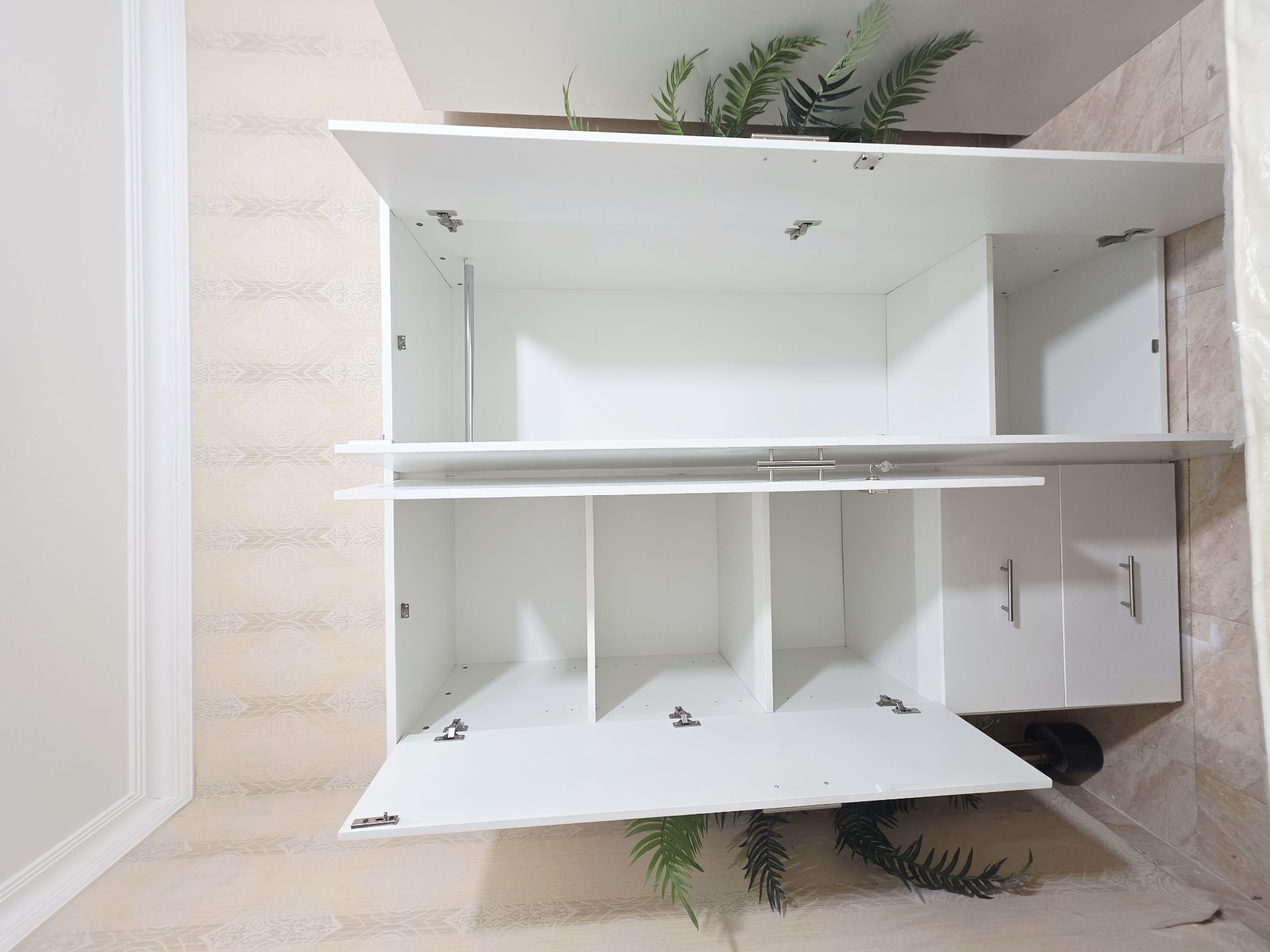 4 Door cabinet  - Image 5