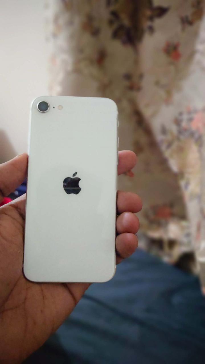 Iphone SE 2020 128GB - Image 1
