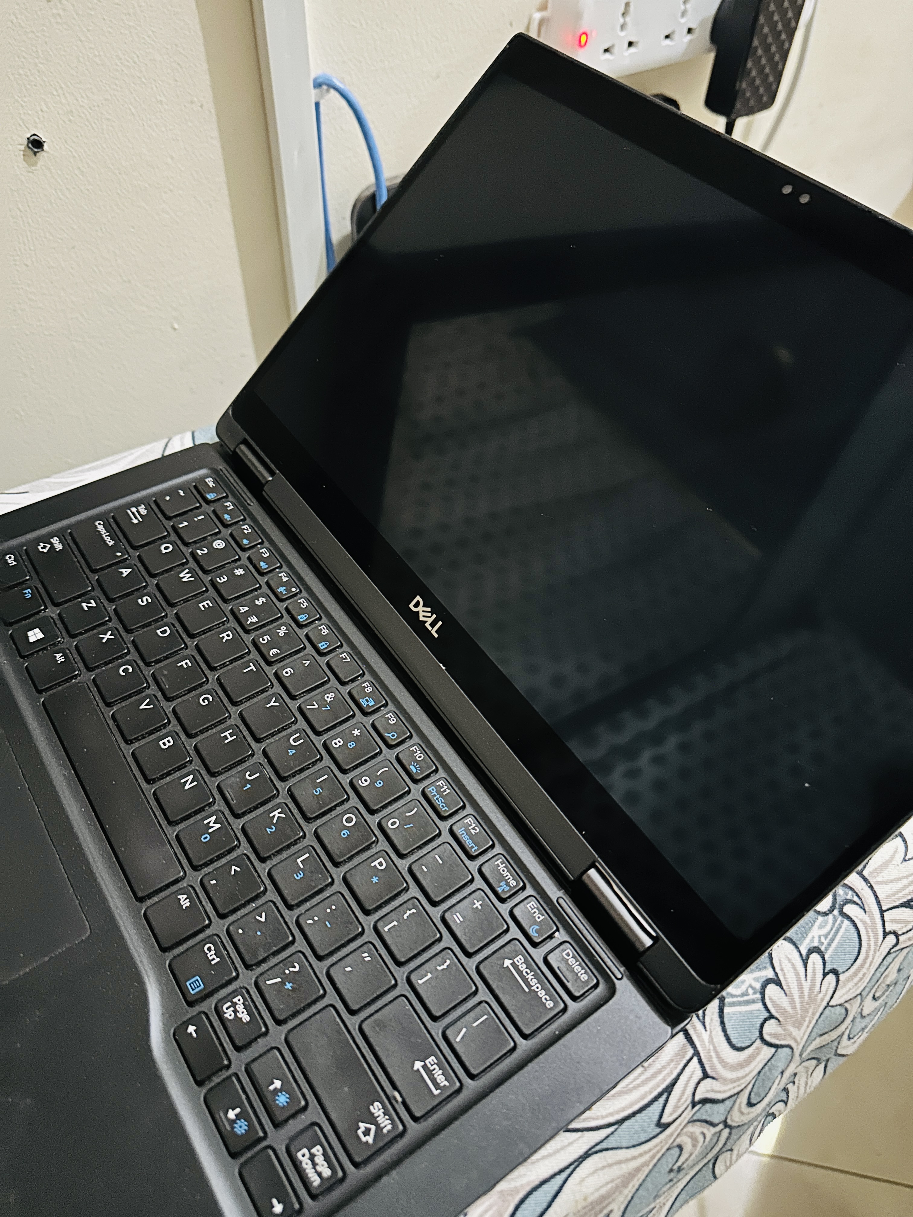 DELL Latitude 7390 2-in-1 – For Parts / Repair – 16GB RAM - Image 3