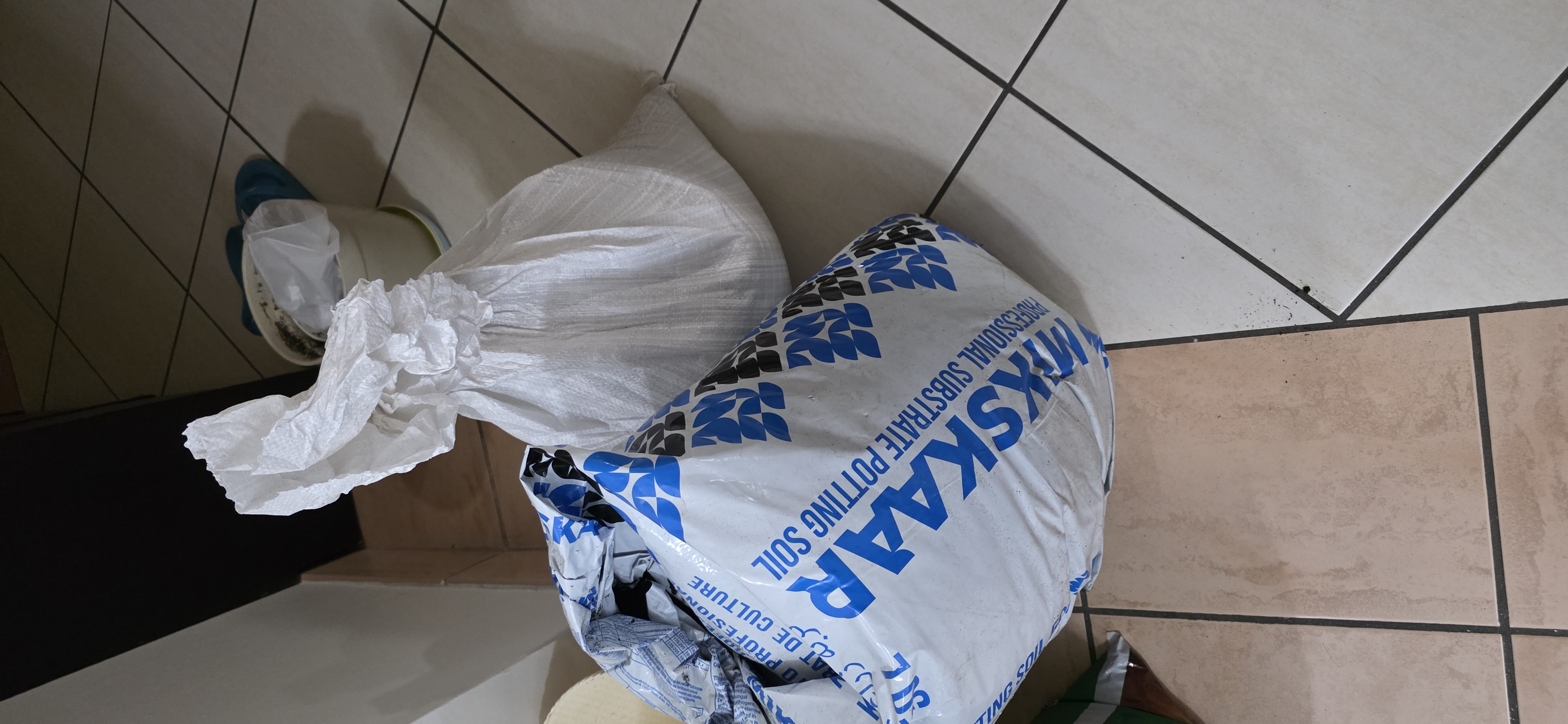 Potting soil for free. - Image 2