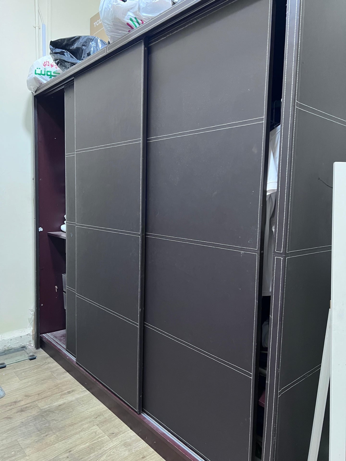 Wardrobe and dressing table - Image 5