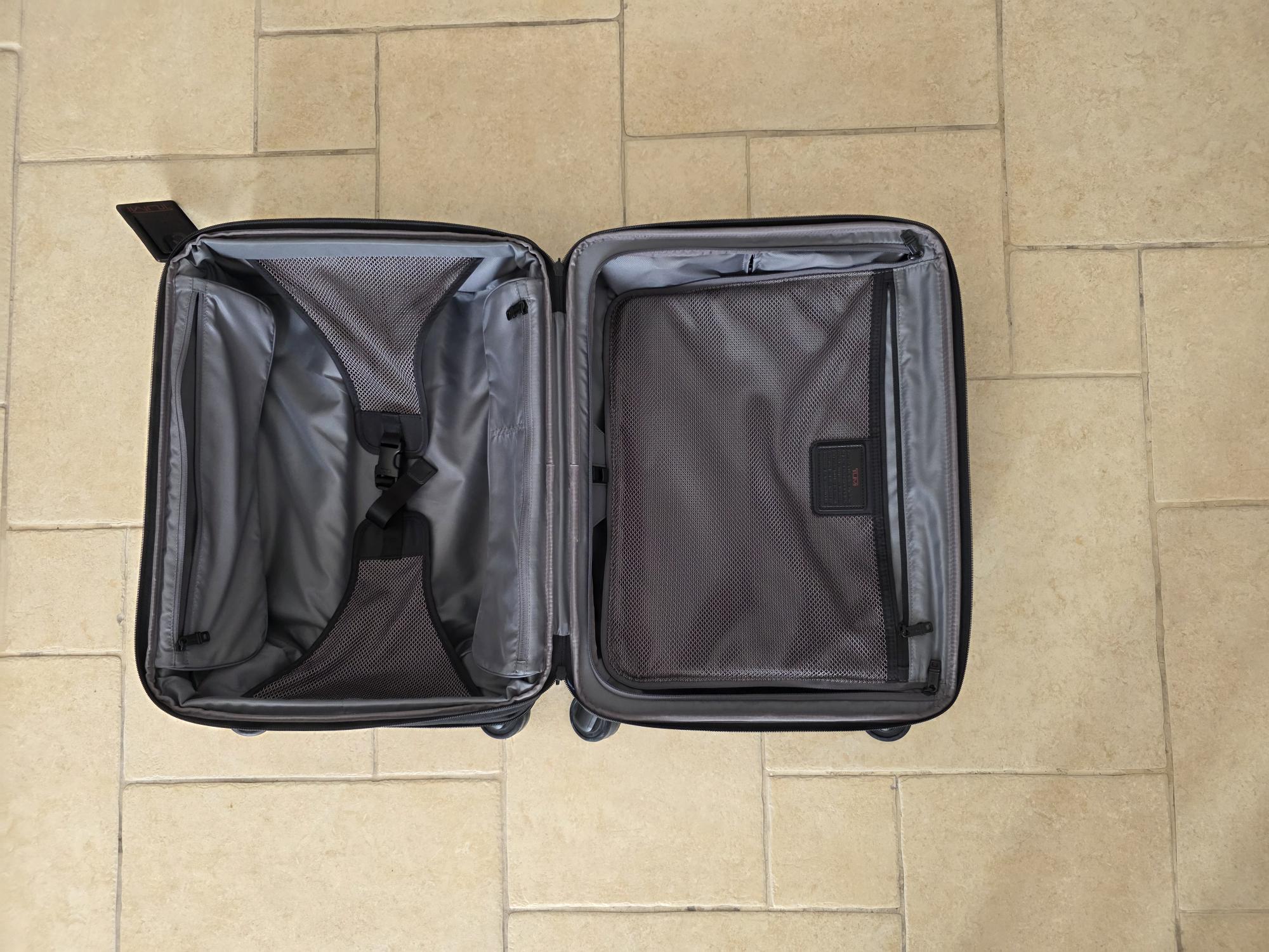 TUMI_022061D2_carry-on luggage - Image 1