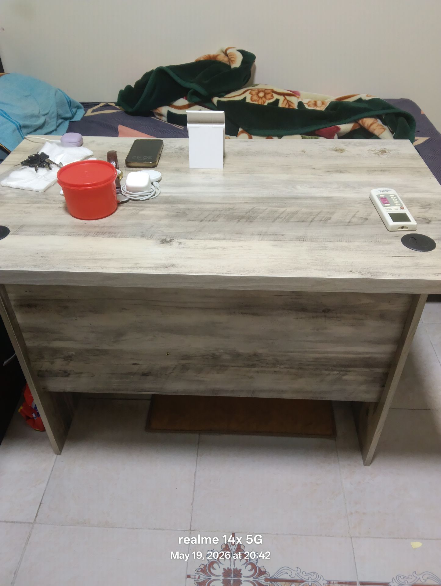 Office desk - Image 2