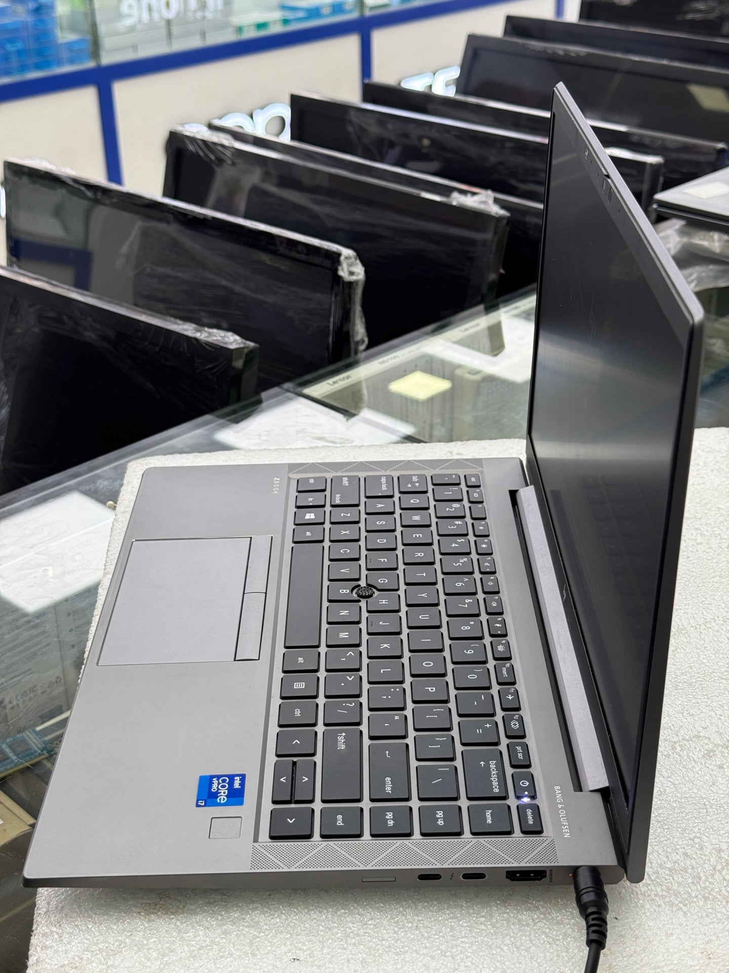  HP Z-Book Firefly 14 G8 Workstations i7 - 11th Gen - Image 5