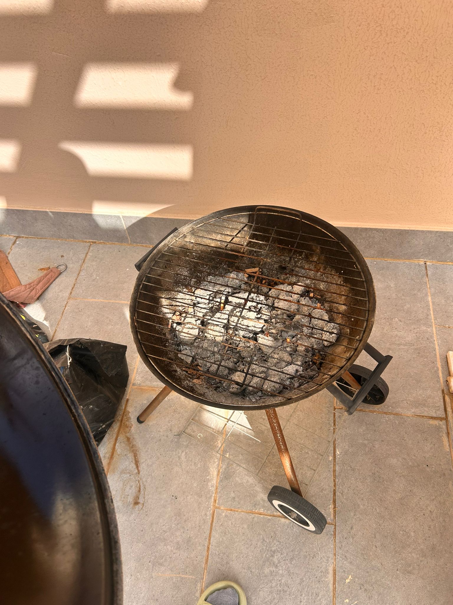 Barbeque with wheels - Image 3