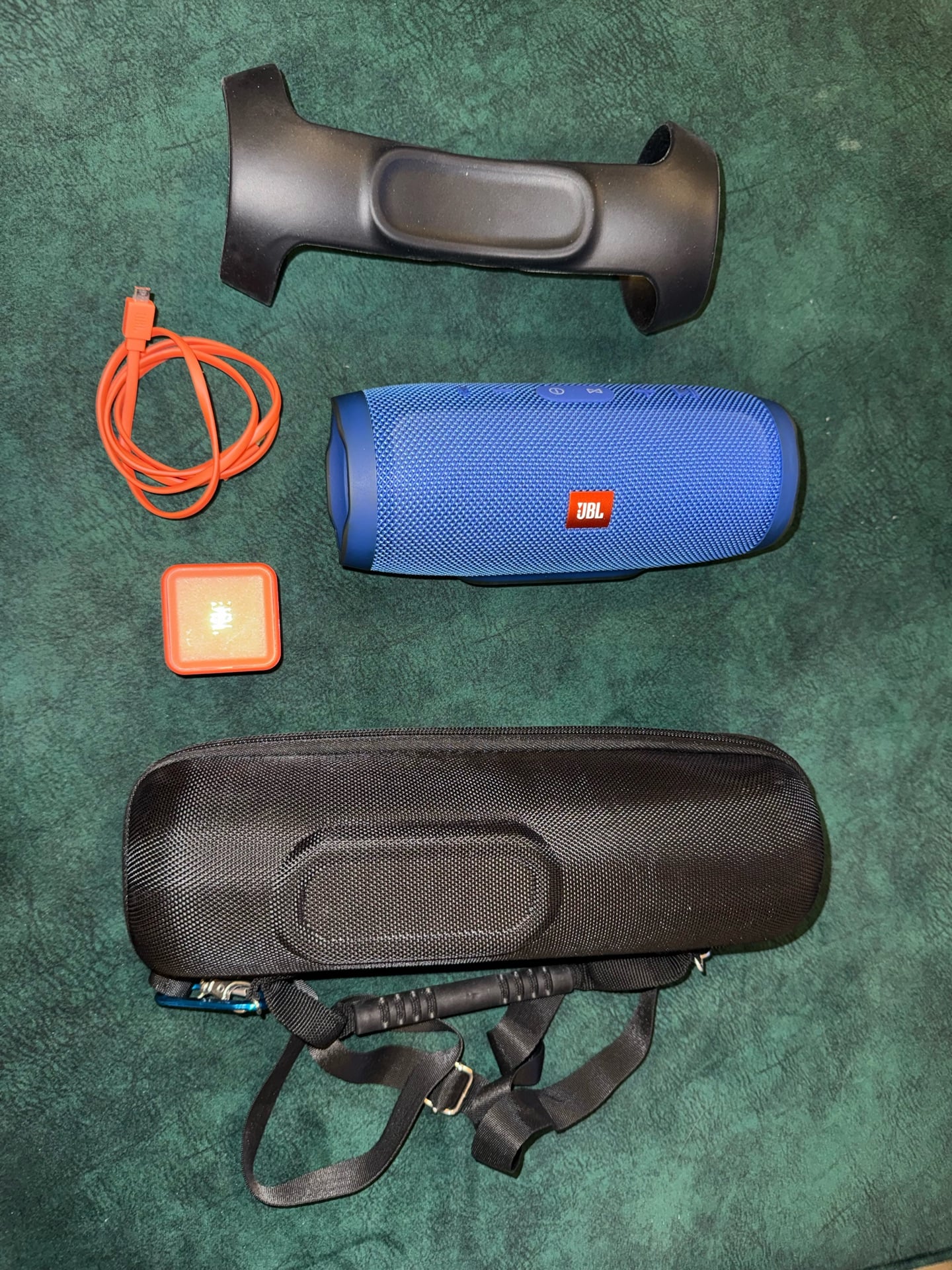 JBL CHARGE 3 with carrying case and rubber protector - Image 1