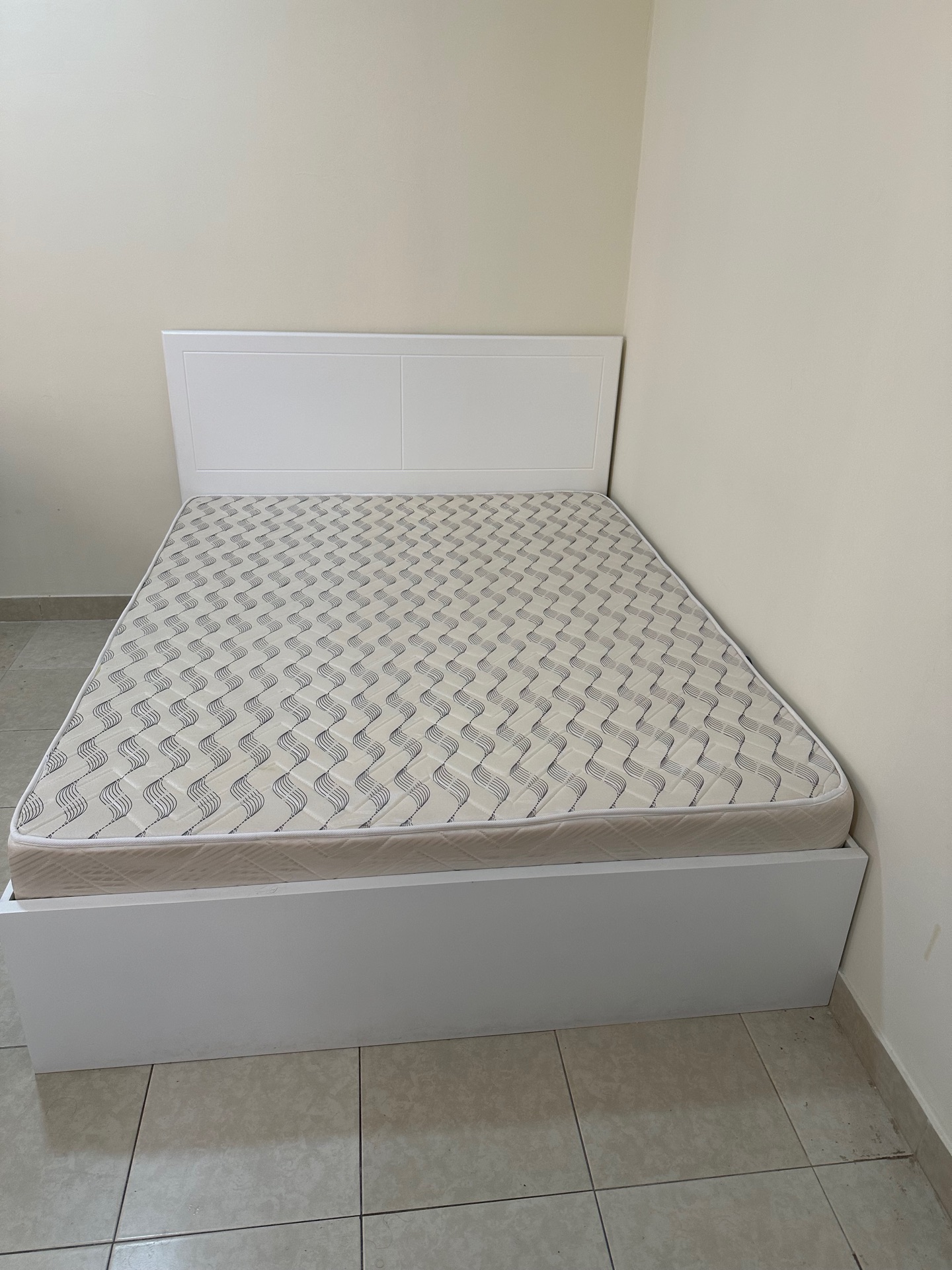 Queen Bed + Mattress (160×200) – Almost New - Image 4