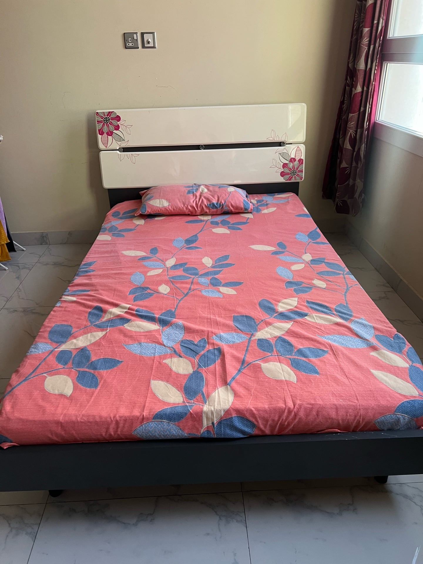 Bed with mattress. Good for teens and kids - Image 4