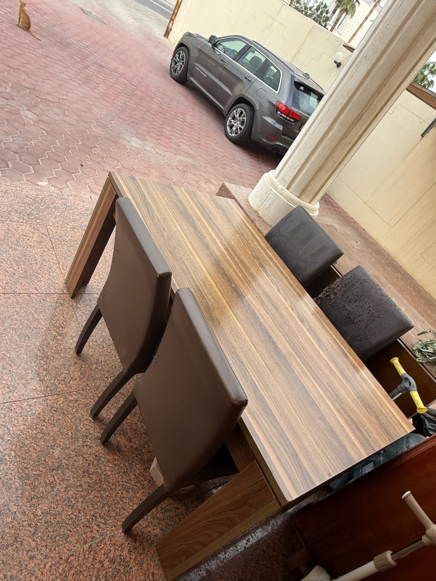 TABLE AND CHAIRS - Image 4