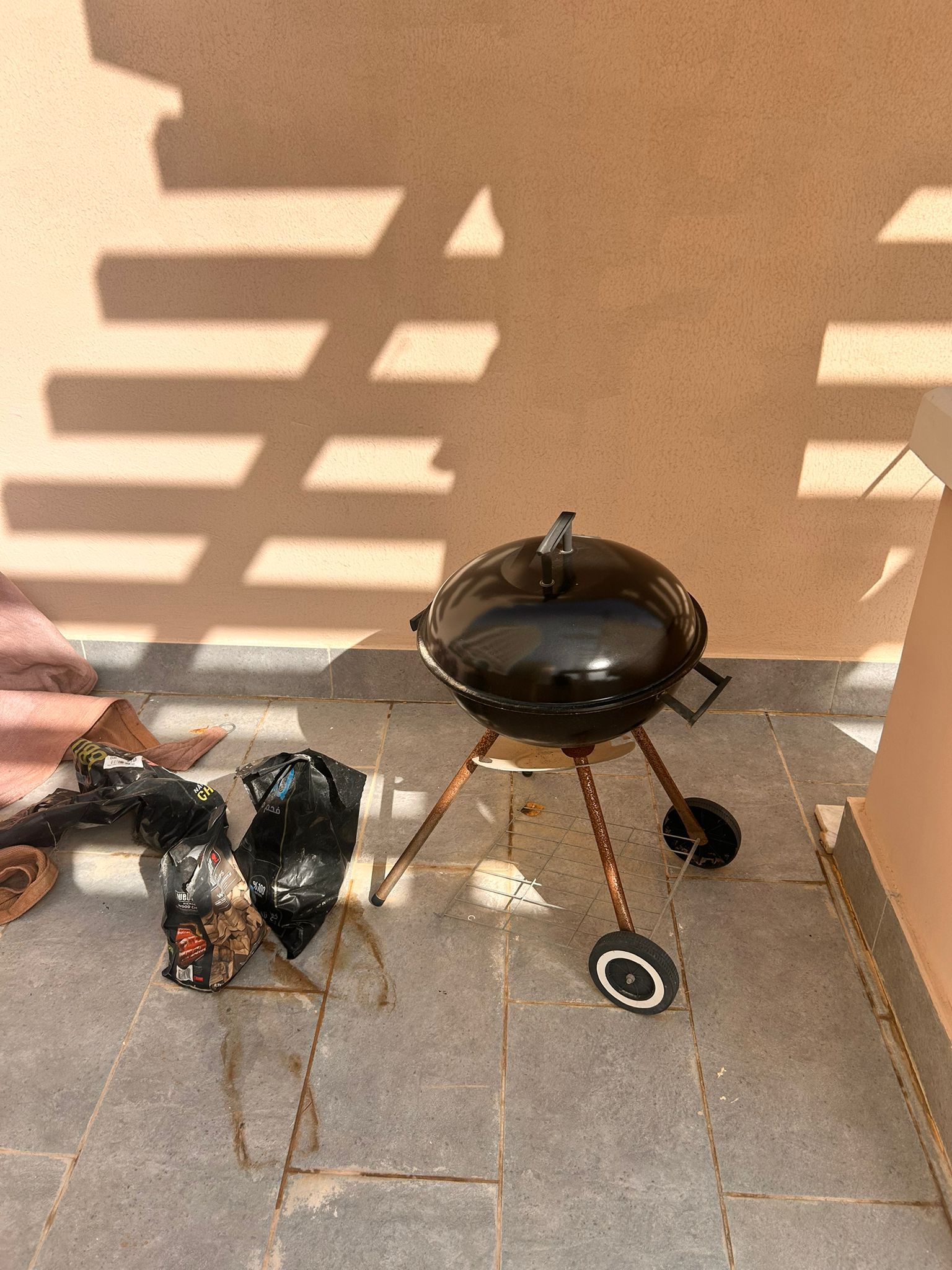 Barbeque with wheels - Image 1