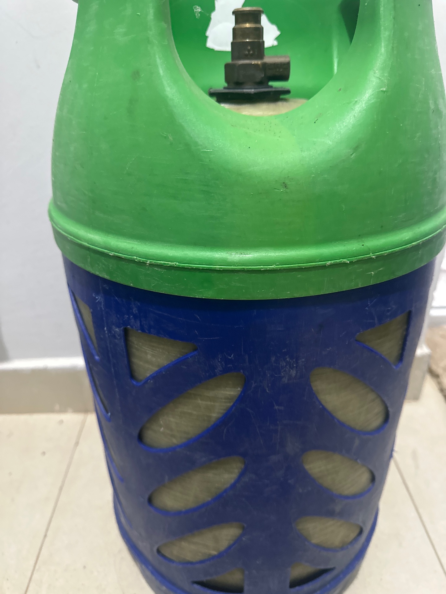 4 burner stove and cylinder  - Image 7