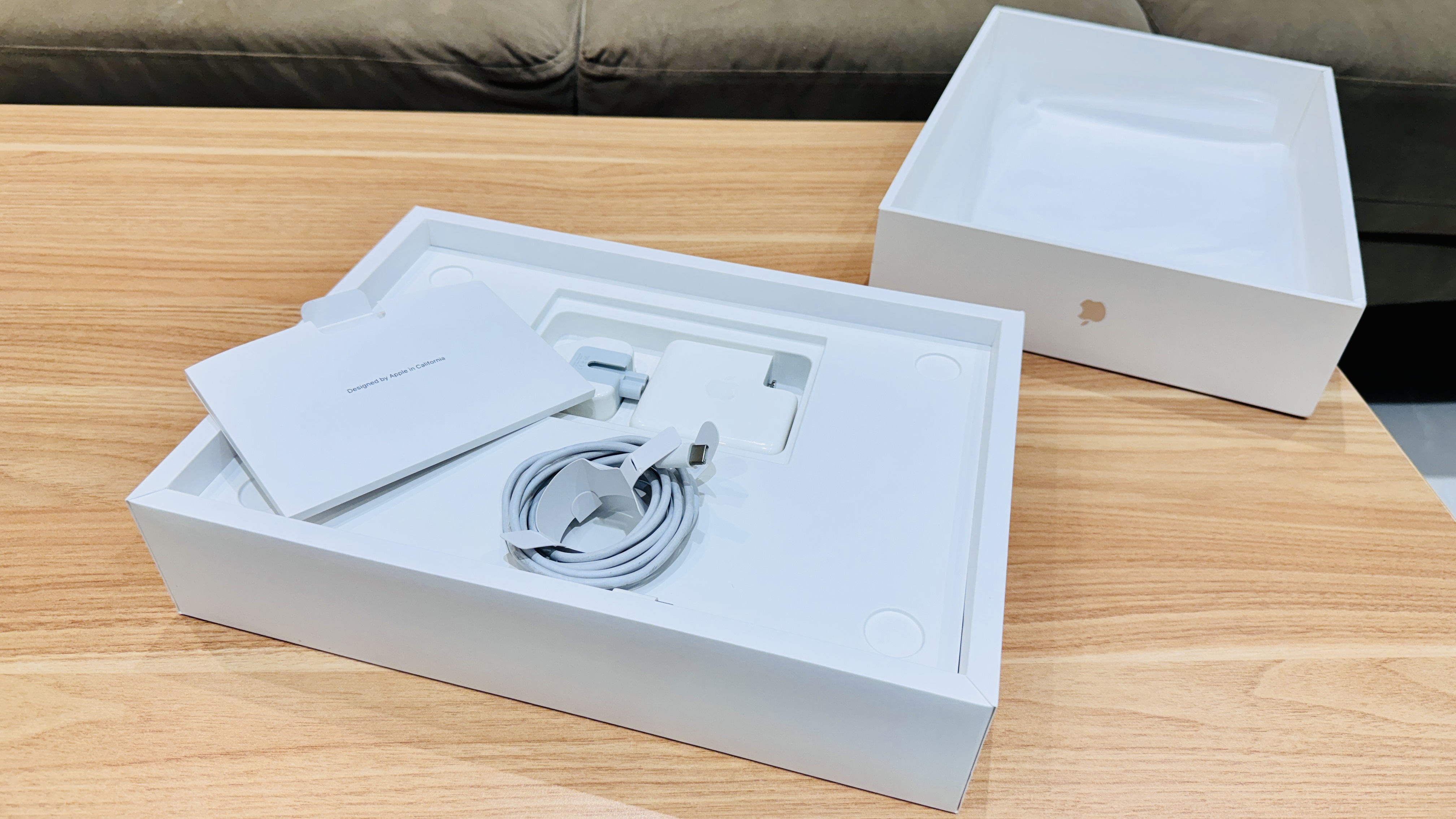 Apple MacBook Pro 13-inch M1 – 512GB – في علبته الأصلية والإيصال - Image 8
