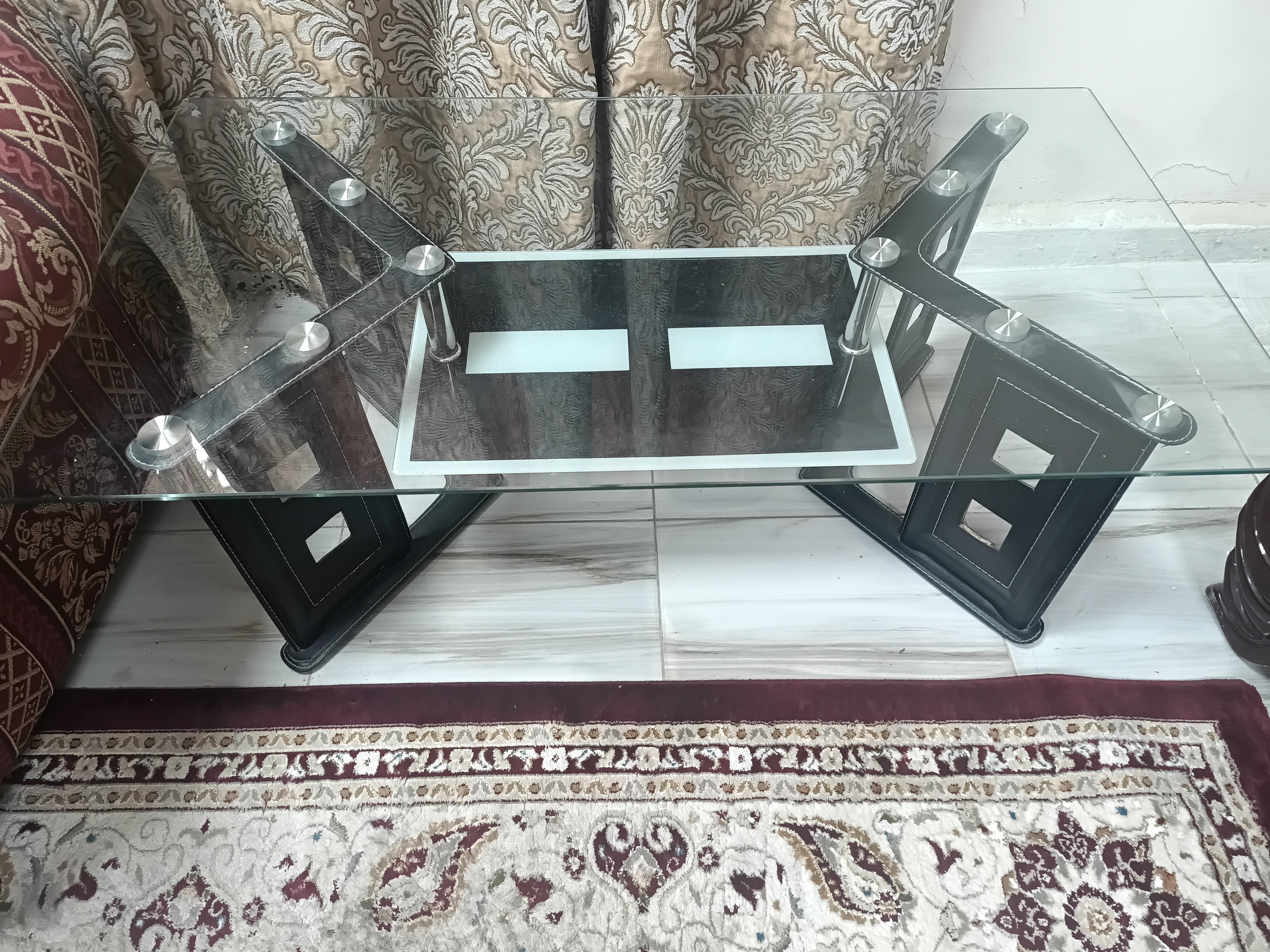 Glass Table 200 rial - Image 3