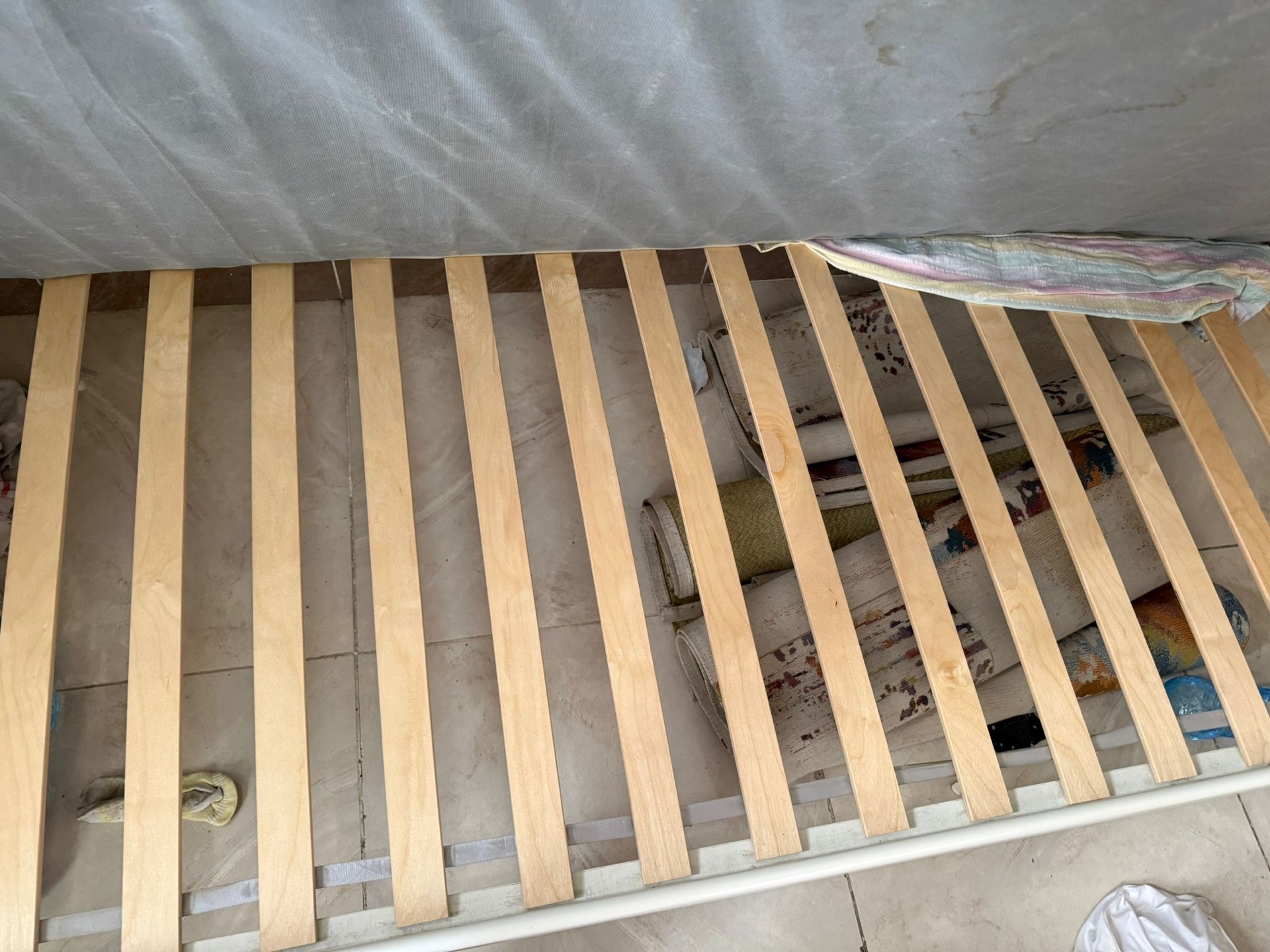 Bed with matress - Image 3