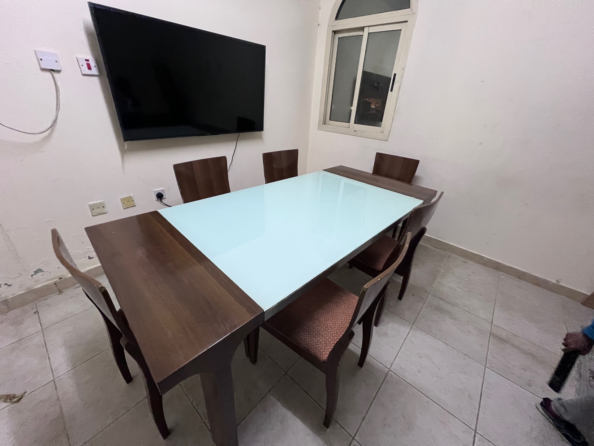 Dining table with six chairs  - Image 2
