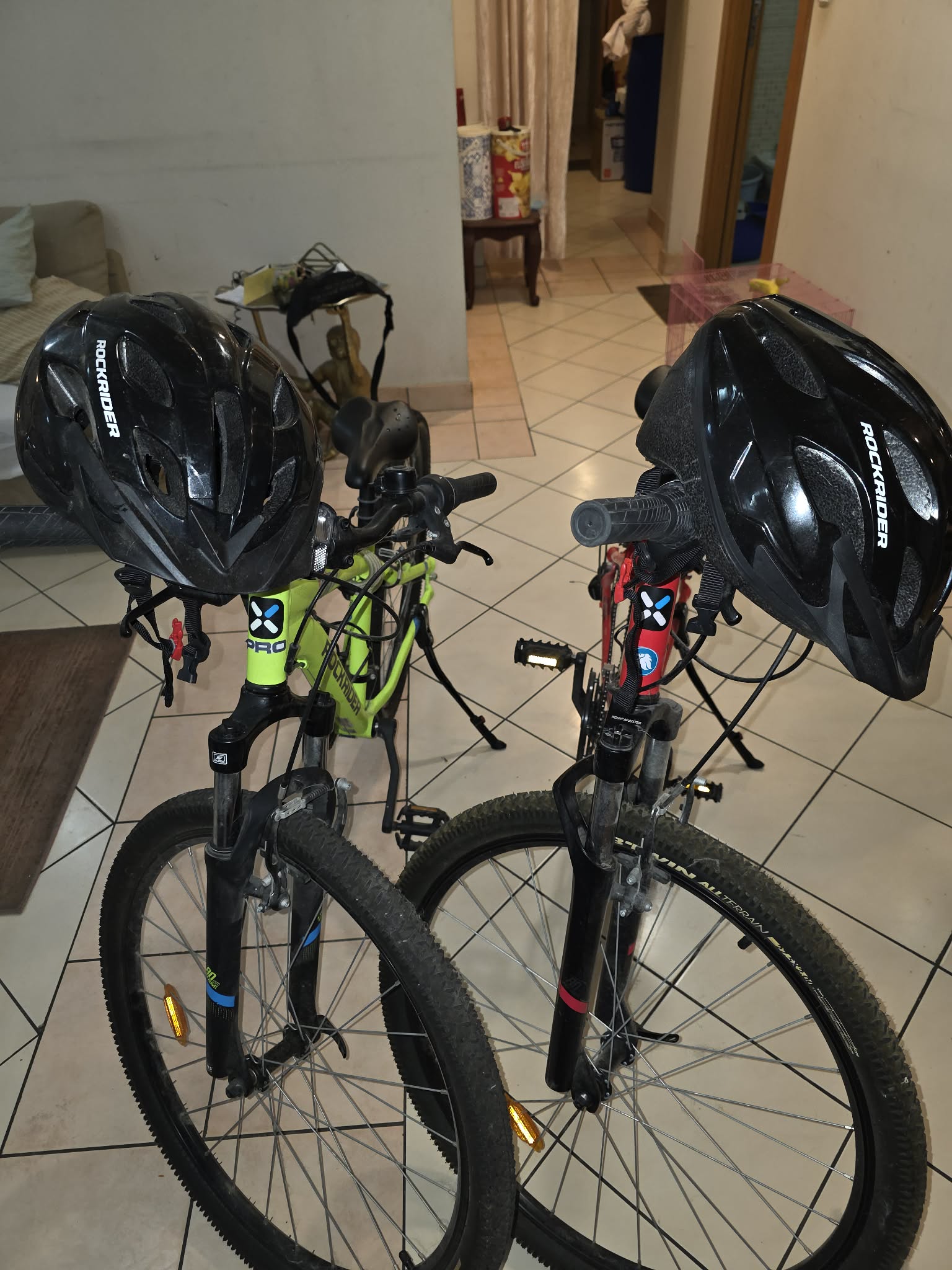 [2x] ROCKRIDER ST100 Mountain Bikes - Neon Green and Red - Image 3
