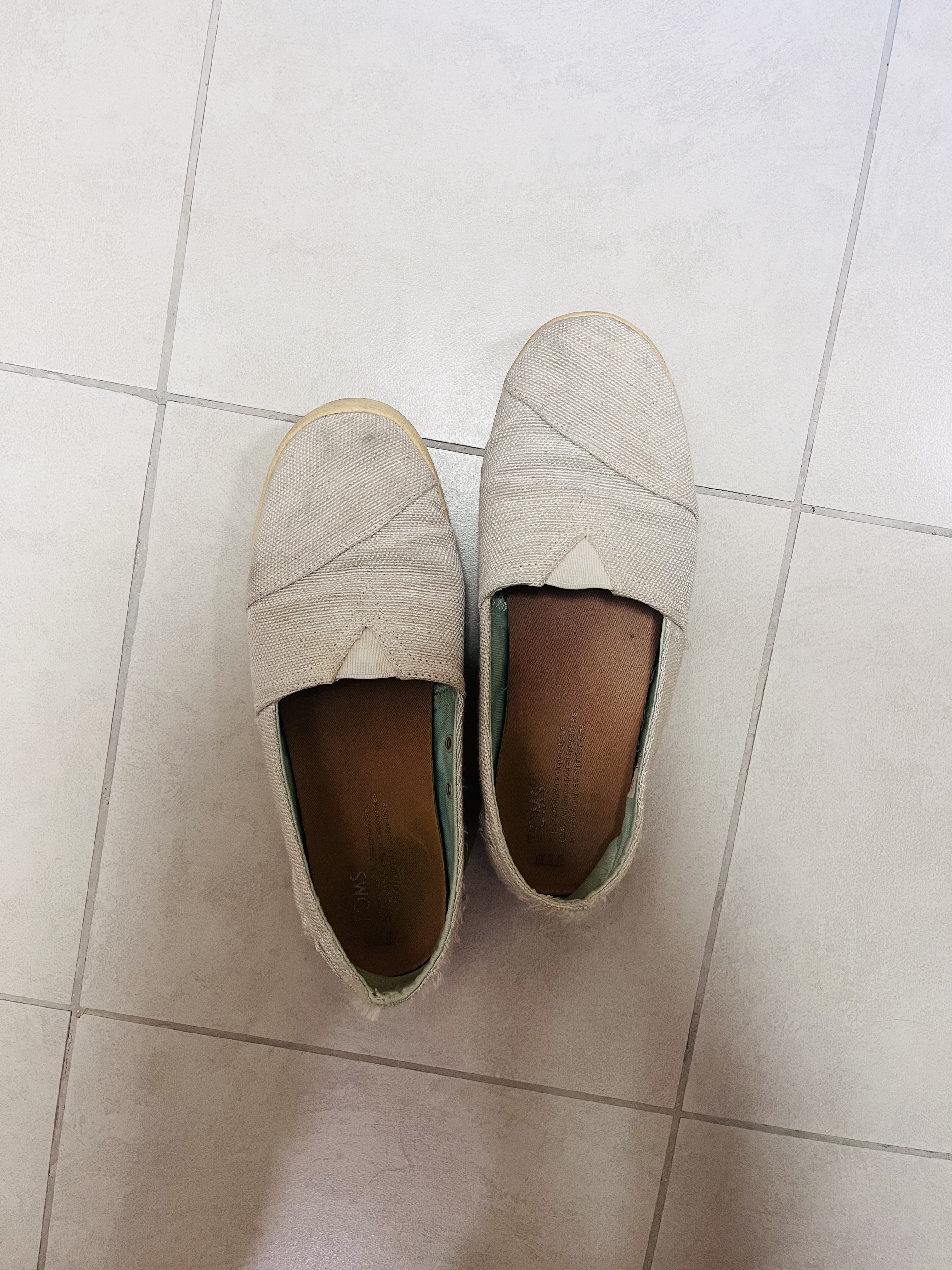 Toms shoes in good condition  - Image 3