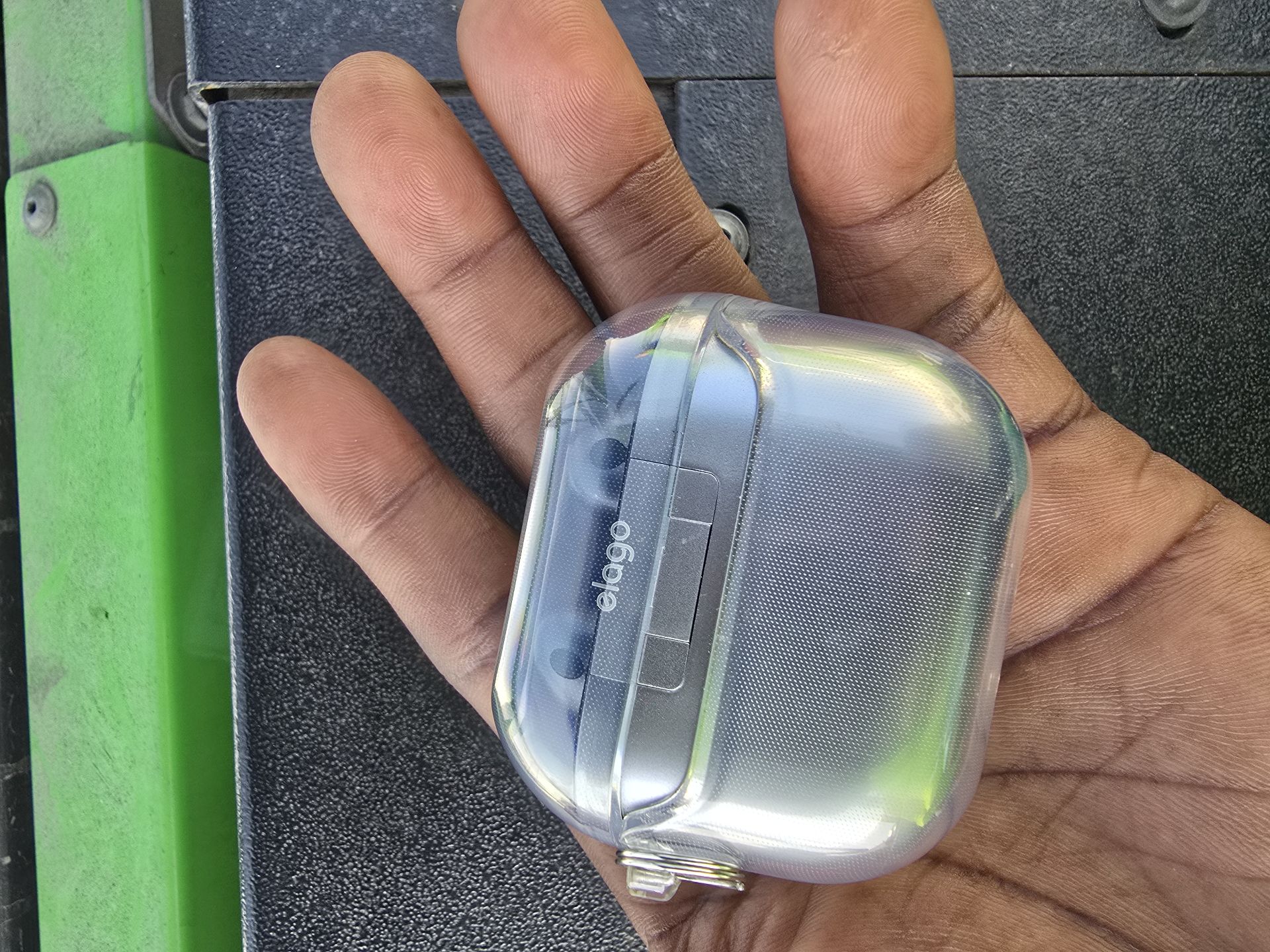 Samsung bud3 pro,good as new  - Image 2