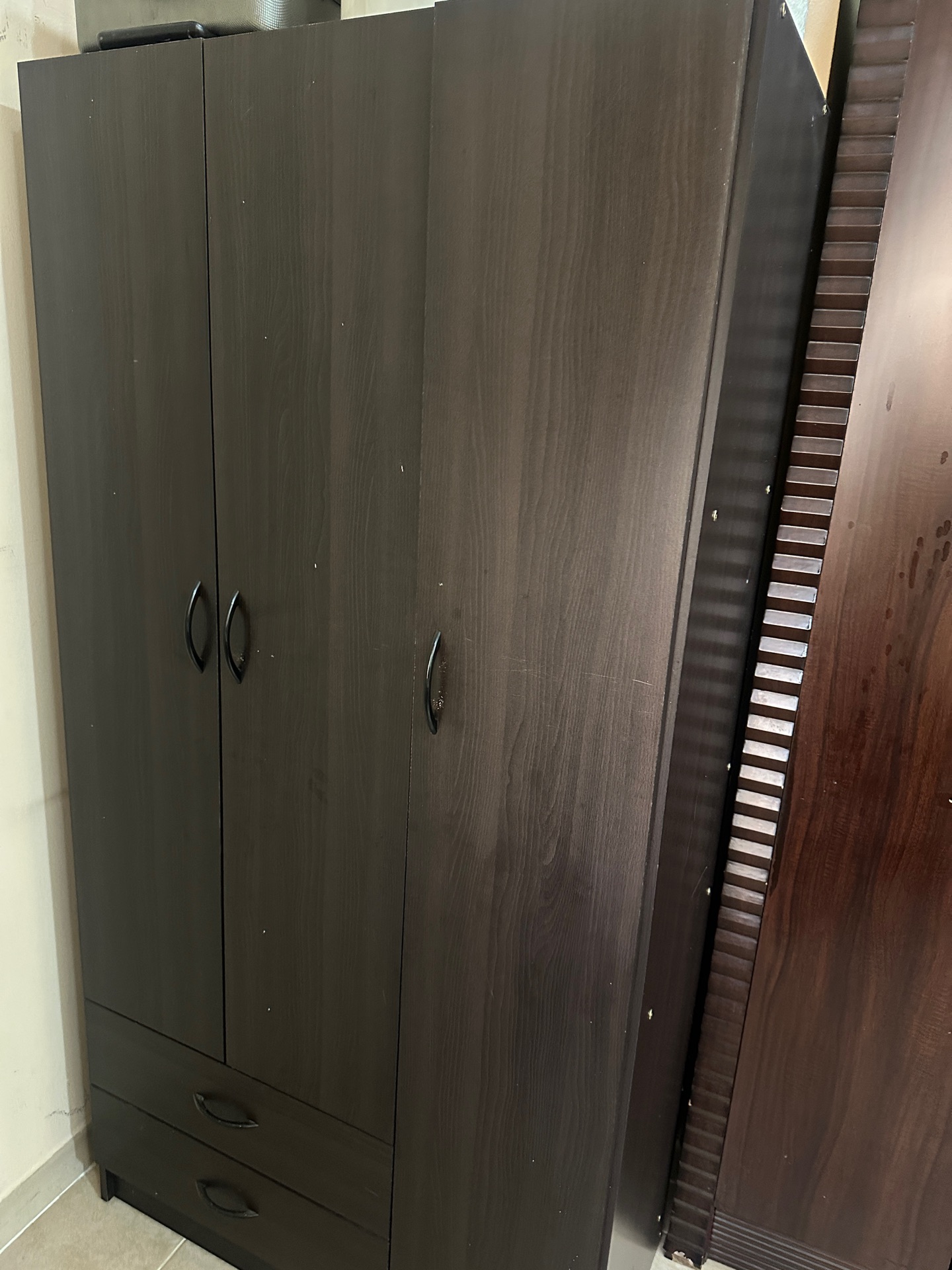 Wardrobe 3 doors 2 drawers spacious and multipurpose  - Image 2