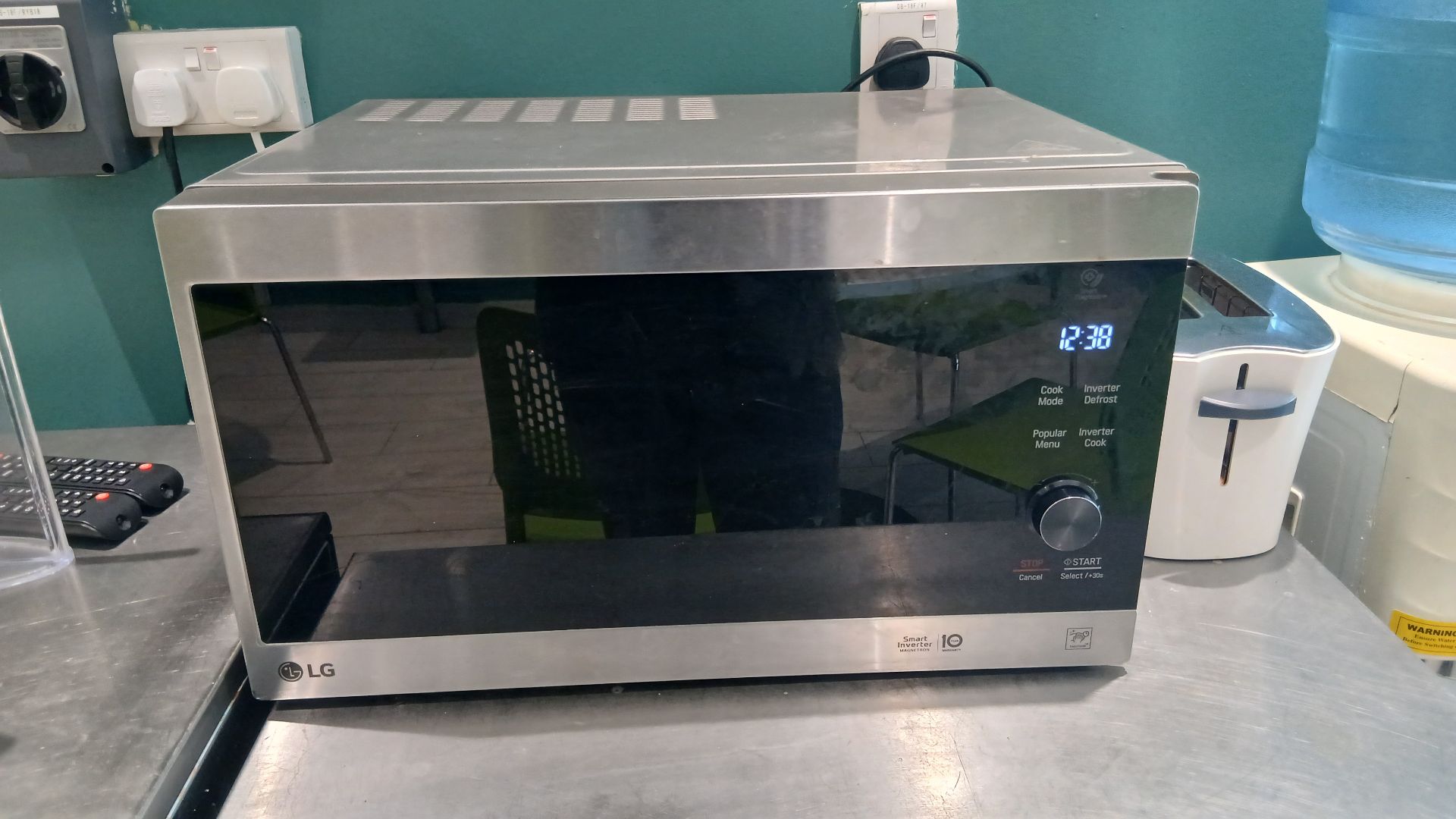 LG Smart Inverter Microwave Oven for Sale (Excellent Condition) - Image 1