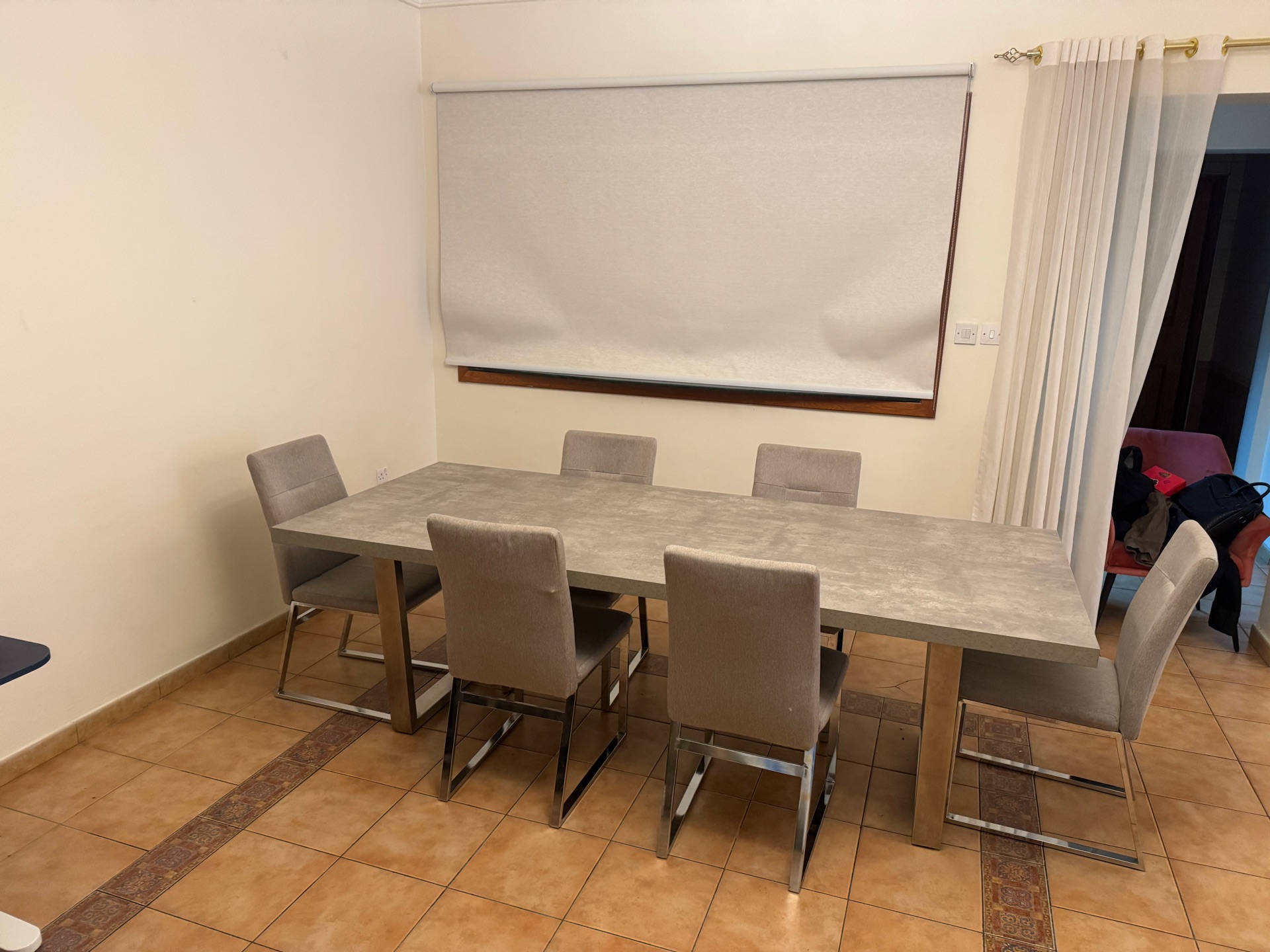 Dining table with 6 chairs  - Image 6